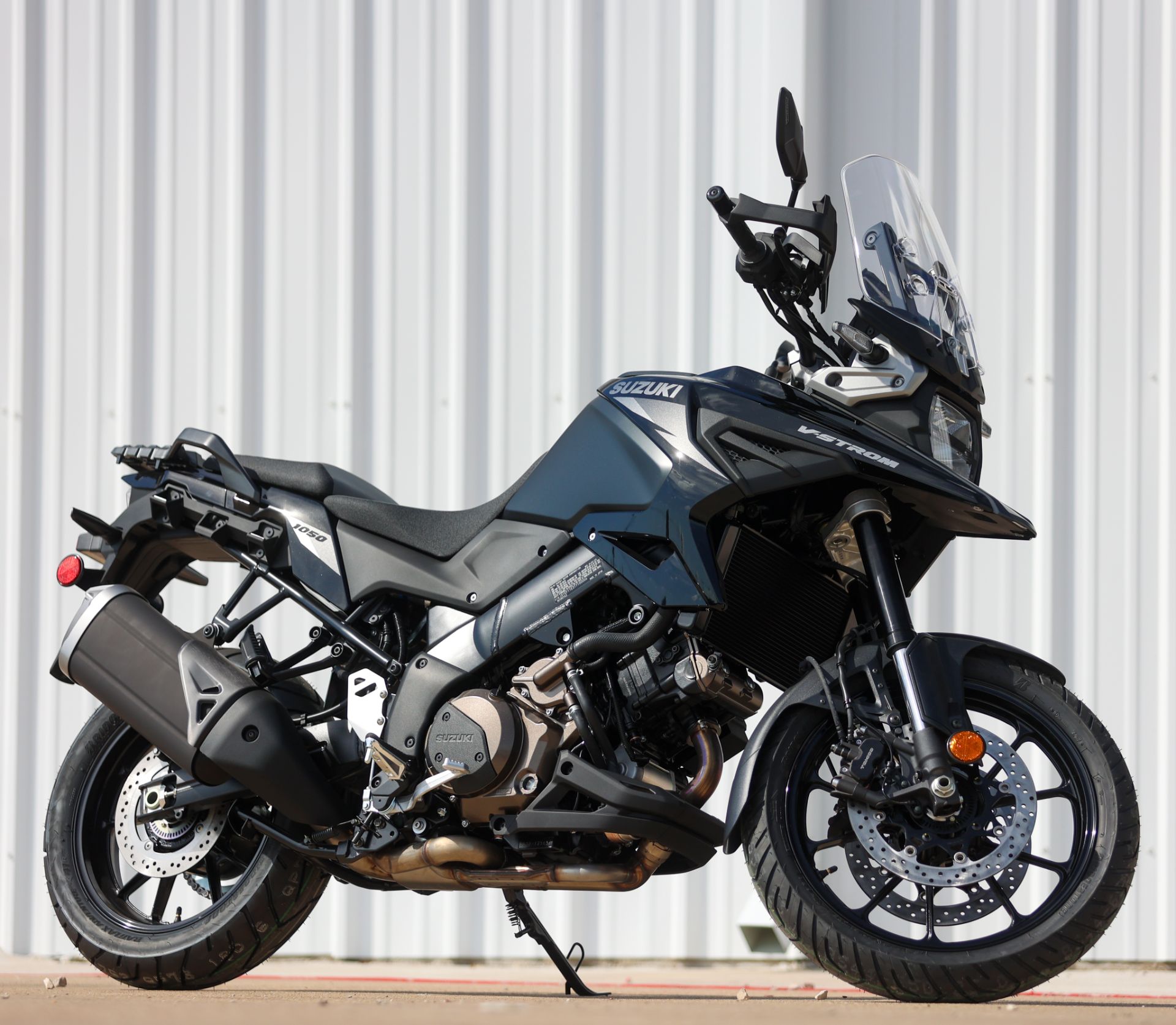 New 2026 Suzuki V-Strom 1050 Glass Sparkle Black / Metallic Mat