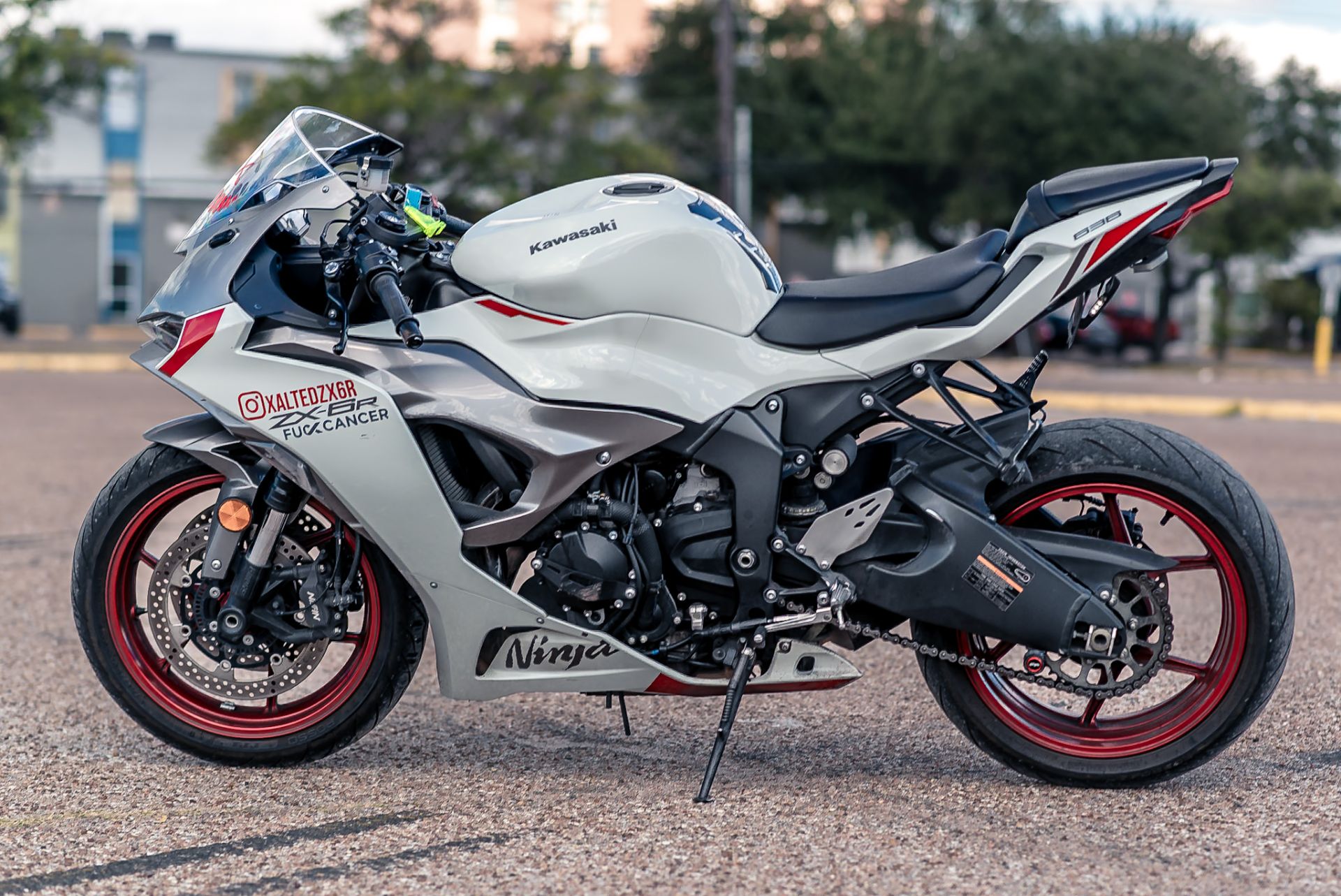 Used 2024 Kawasaki Ninja ZX-6R Pearl Robotic White