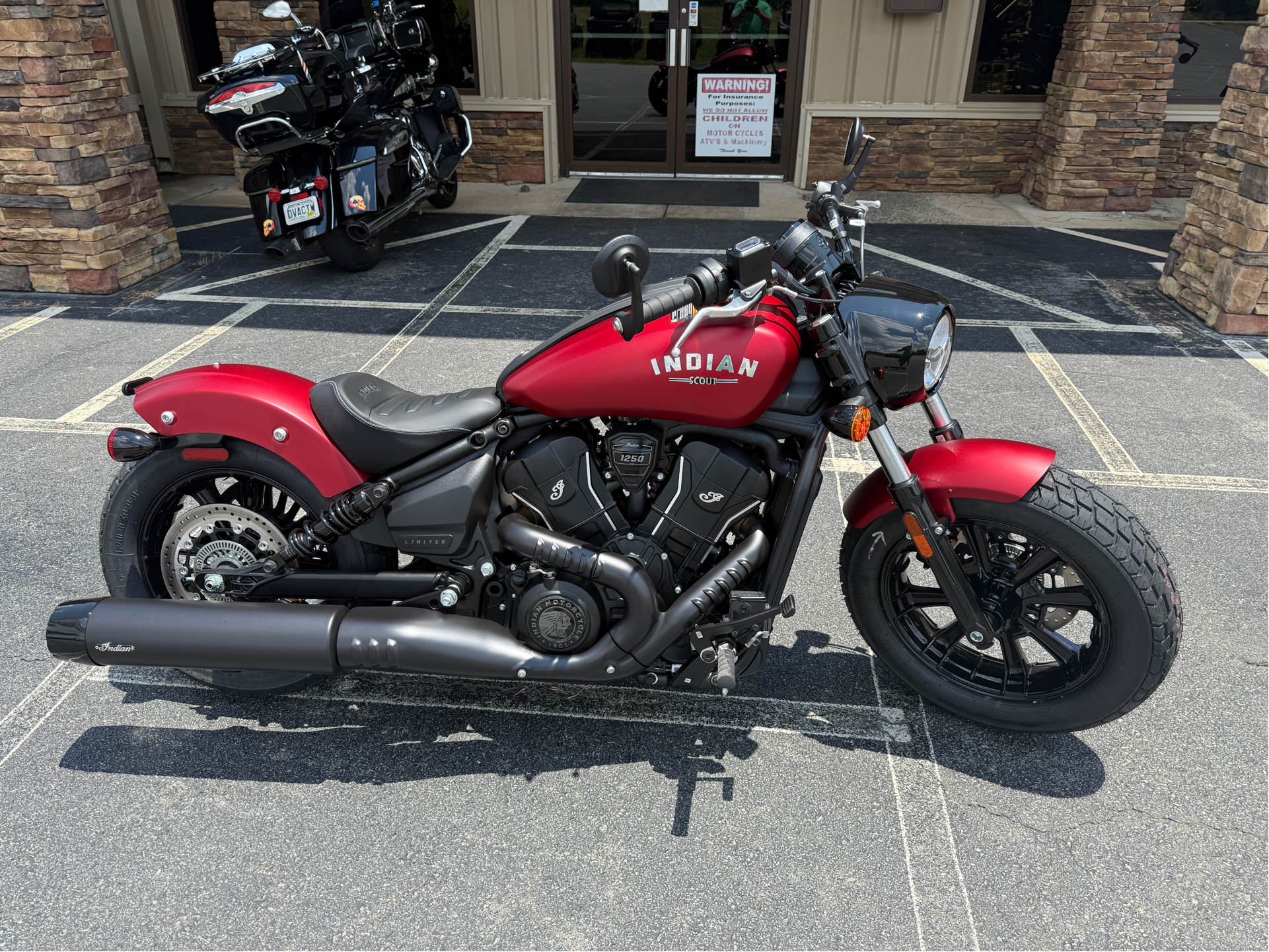 2025 Indian Motorcycle Scout® Bobber Limited in Jacksonville, Arkansas - Photo 2