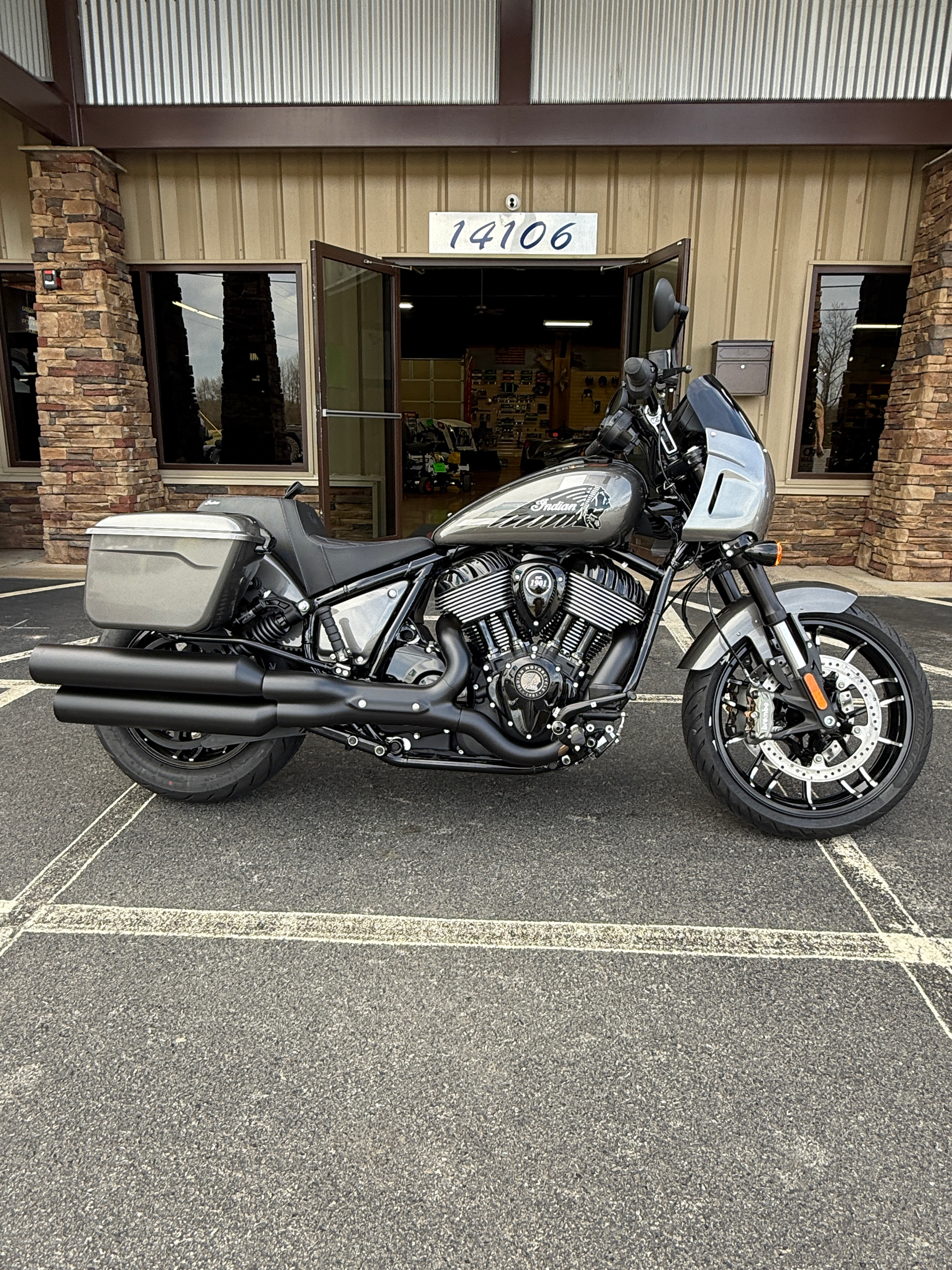 2025 Indian Motorcycle Sport Chief RT in Jacksonville, Arkansas - Photo 2