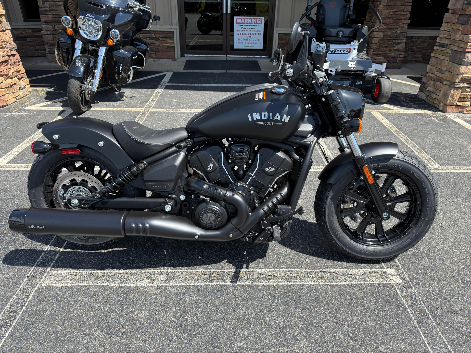 2025 Indian Motorcycle Scout® Bobber Limited in Jacksonville, Arkansas - Photo 2