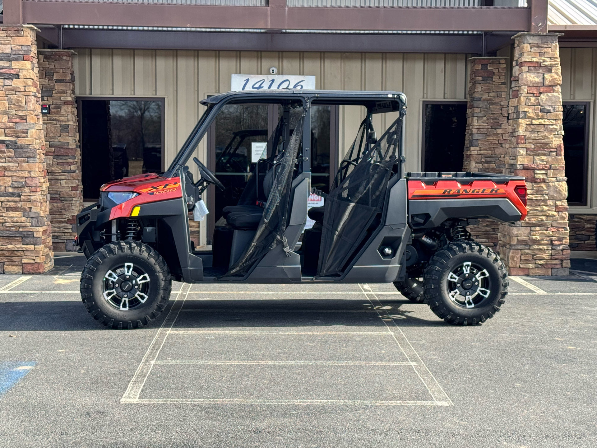 2025 Polaris Ranger Crew XP 1000 Premium in Jacksonville, Arkansas - Photo 2