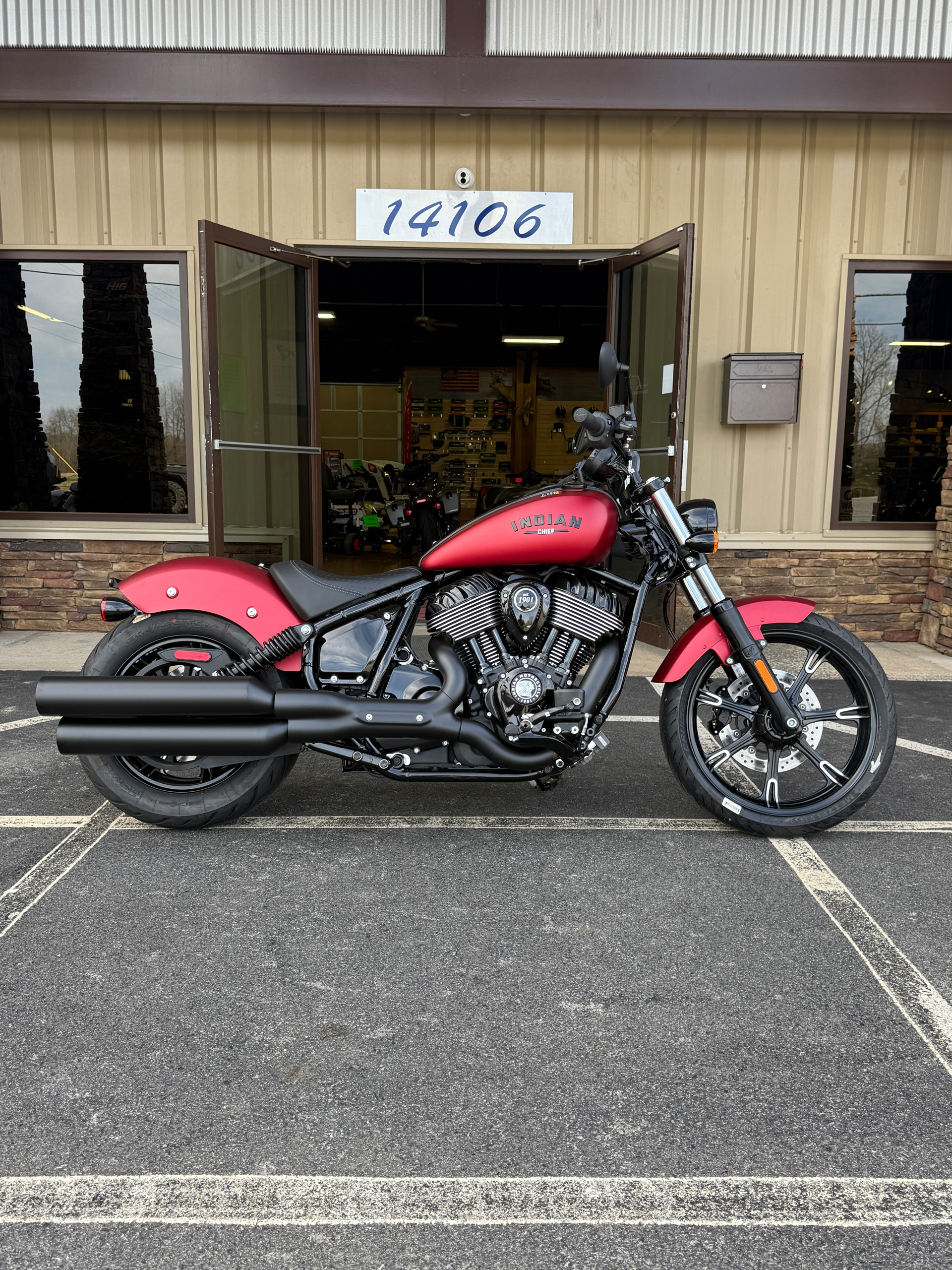 2025 Indian Motorcycle Chief Dark Horse® in Jacksonville, Arkansas - Photo 2