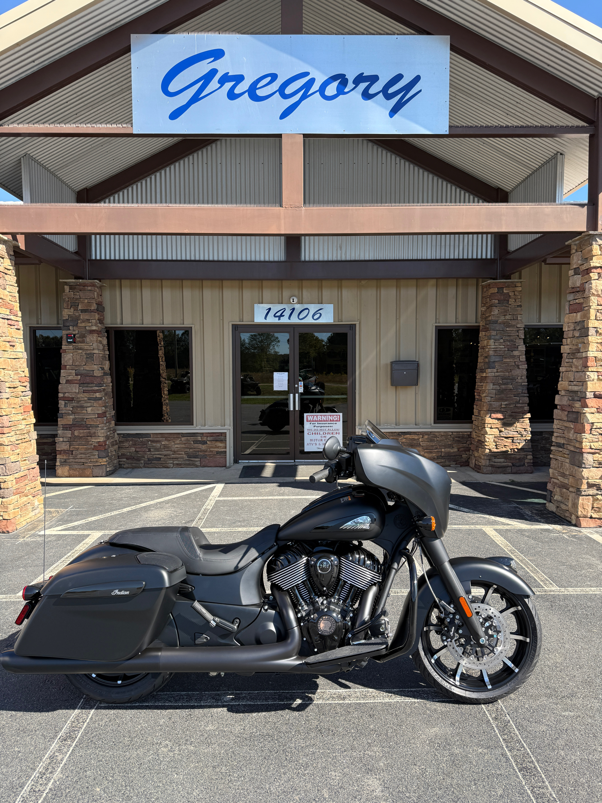 2025 Indian Motorcycle Chieftain® Dark Horse® with PowerBand Audio Package in Jacksonville, Arkansas - Photo 4
