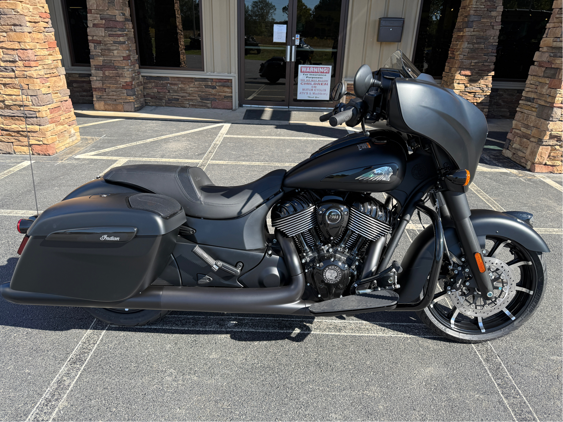 2025 Indian Motorcycle Chieftain® Dark Horse® with PowerBand Audio Package in Jacksonville, Arkansas - Photo 5