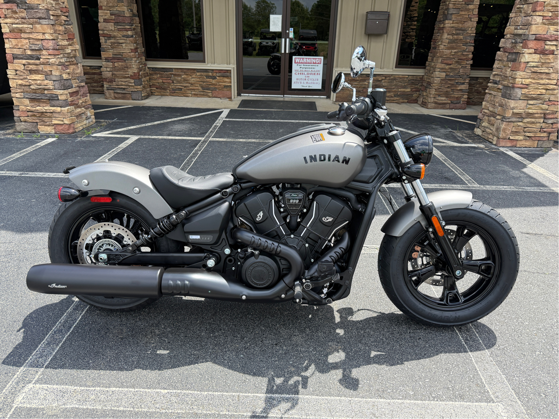 2025 Indian Motorcycle Scout® Sixty Bobber Limited in Jacksonville, Arkansas - Photo 2