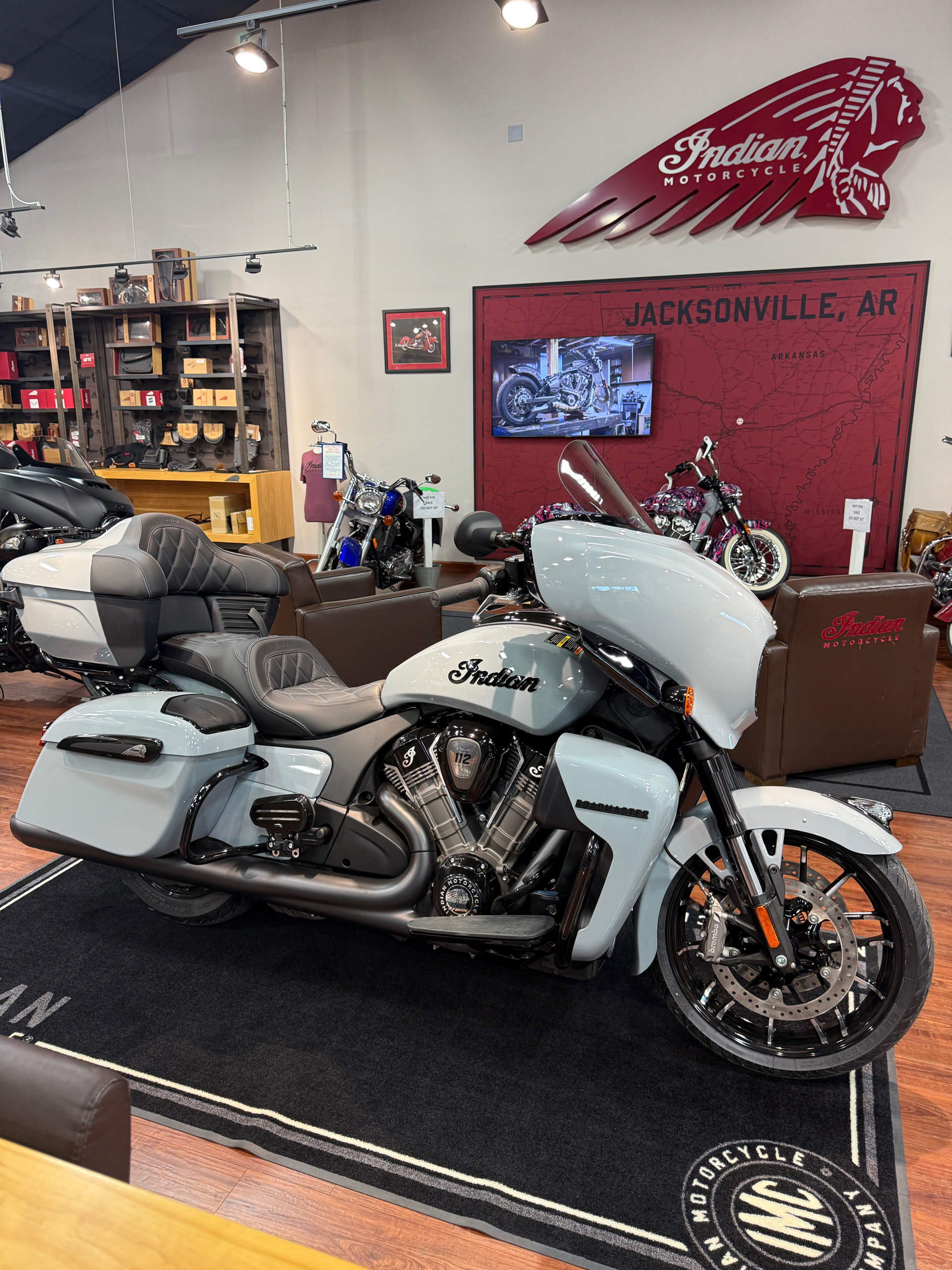 2025 Indian Motorcycle Roadmaster® PowerPlus Dark Horse® with 112 and PowerBand Audio Package in Jacksonville, Arkansas - Photo 11