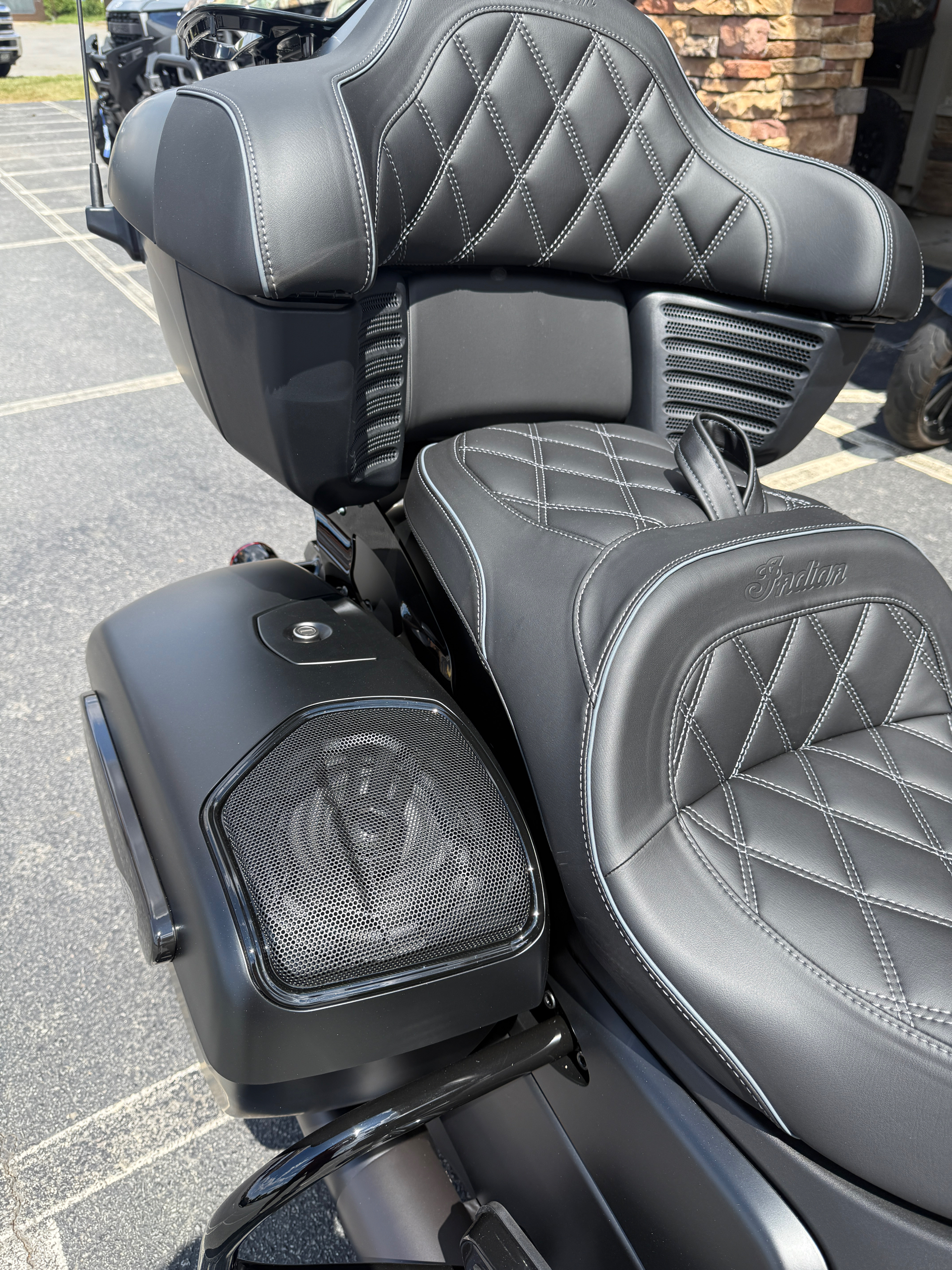 2025 Indian Motorcycle Pursuit® Dark Horse® with 112 and Powerband Audio Package in Jacksonville, Arkansas - Photo 4