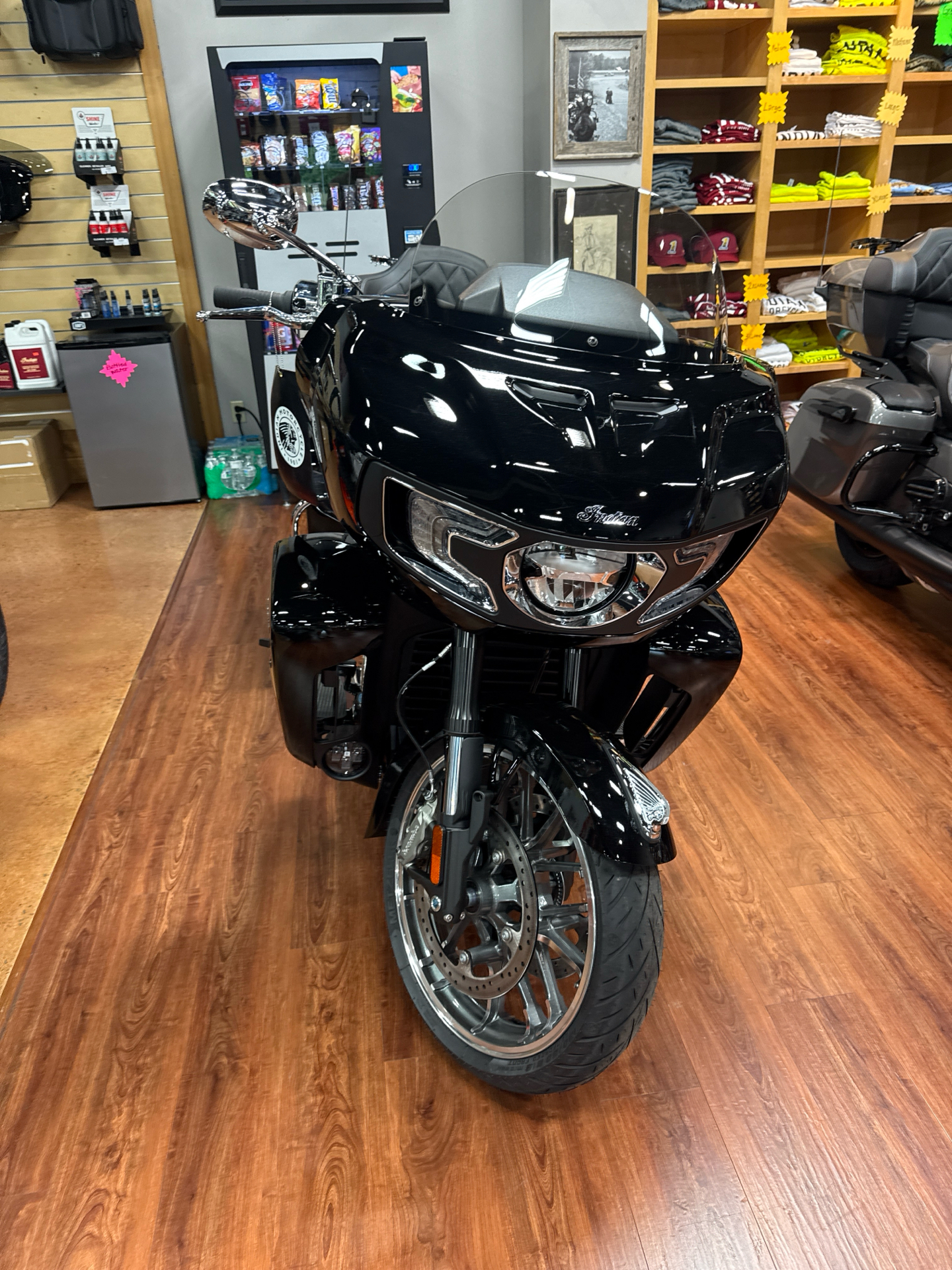 2025 Indian Motorcycle Pursuit® Limited® with 112 in Jacksonville, Arkansas - Photo 2