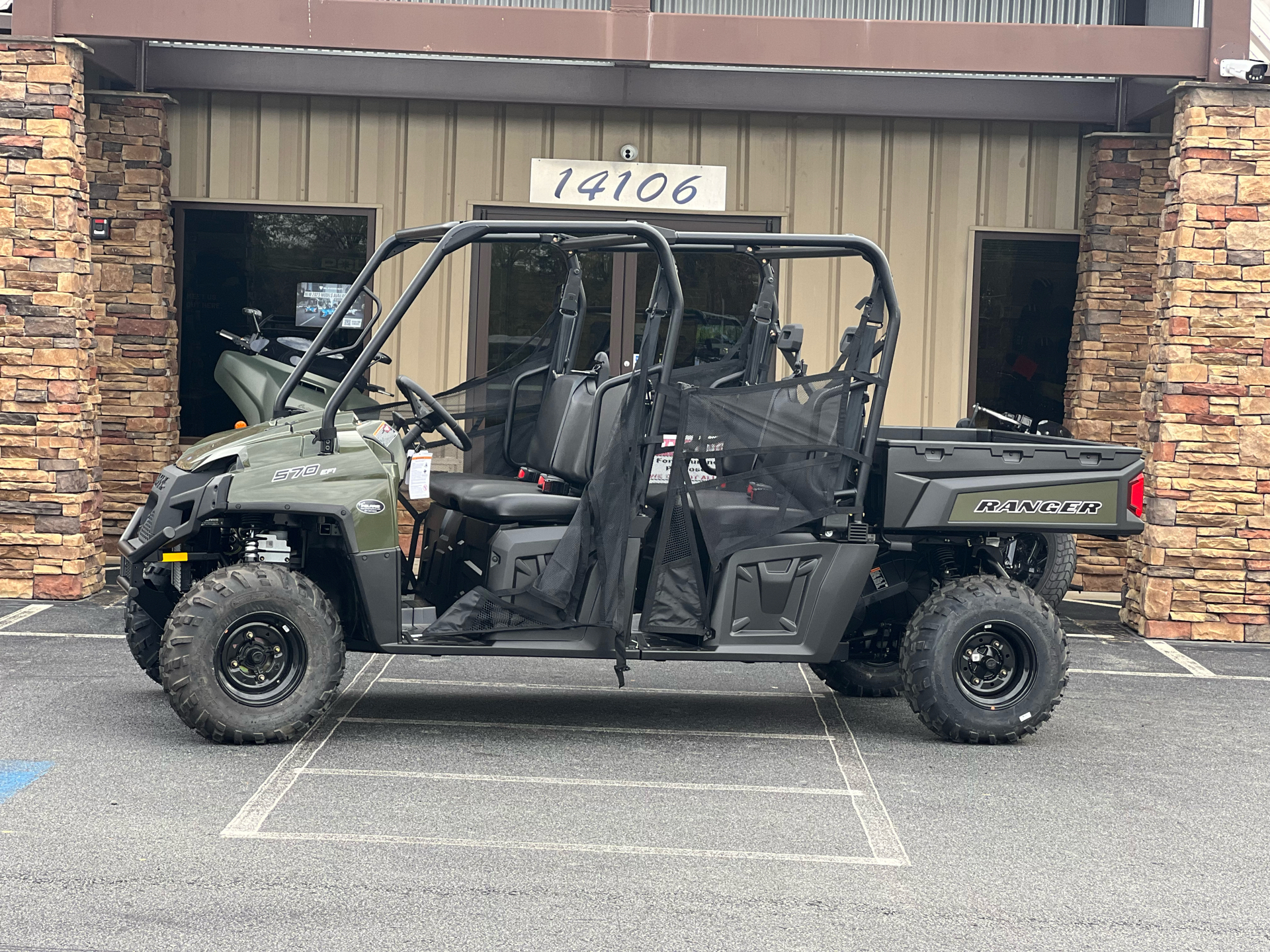 2025 Polaris Ranger Crew 570 Full-Size in Jacksonville, Arkansas - Photo 2