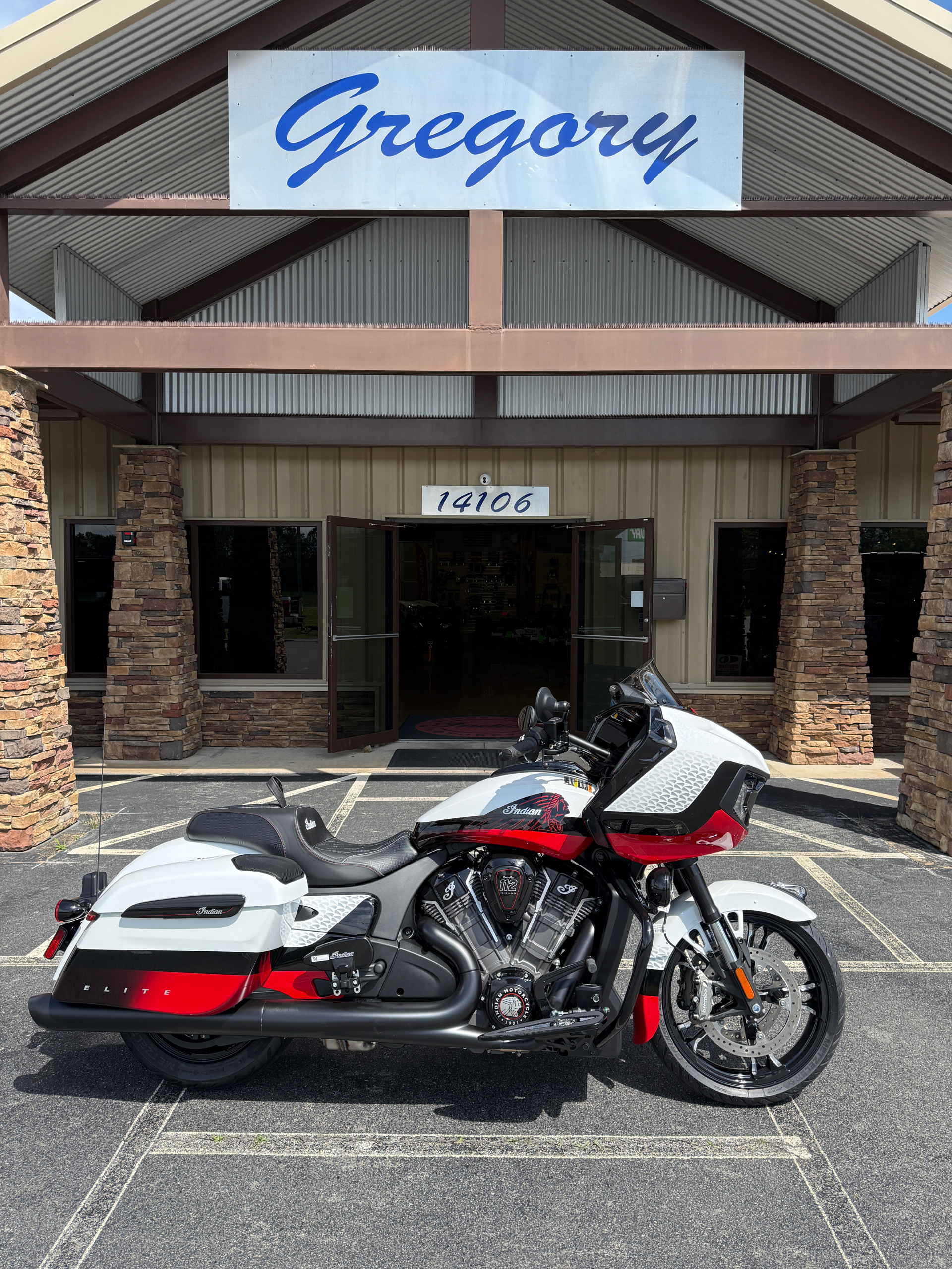 2025 Indian Motorcycle Challenger® Elite in Jacksonville, Arkansas - Photo 1