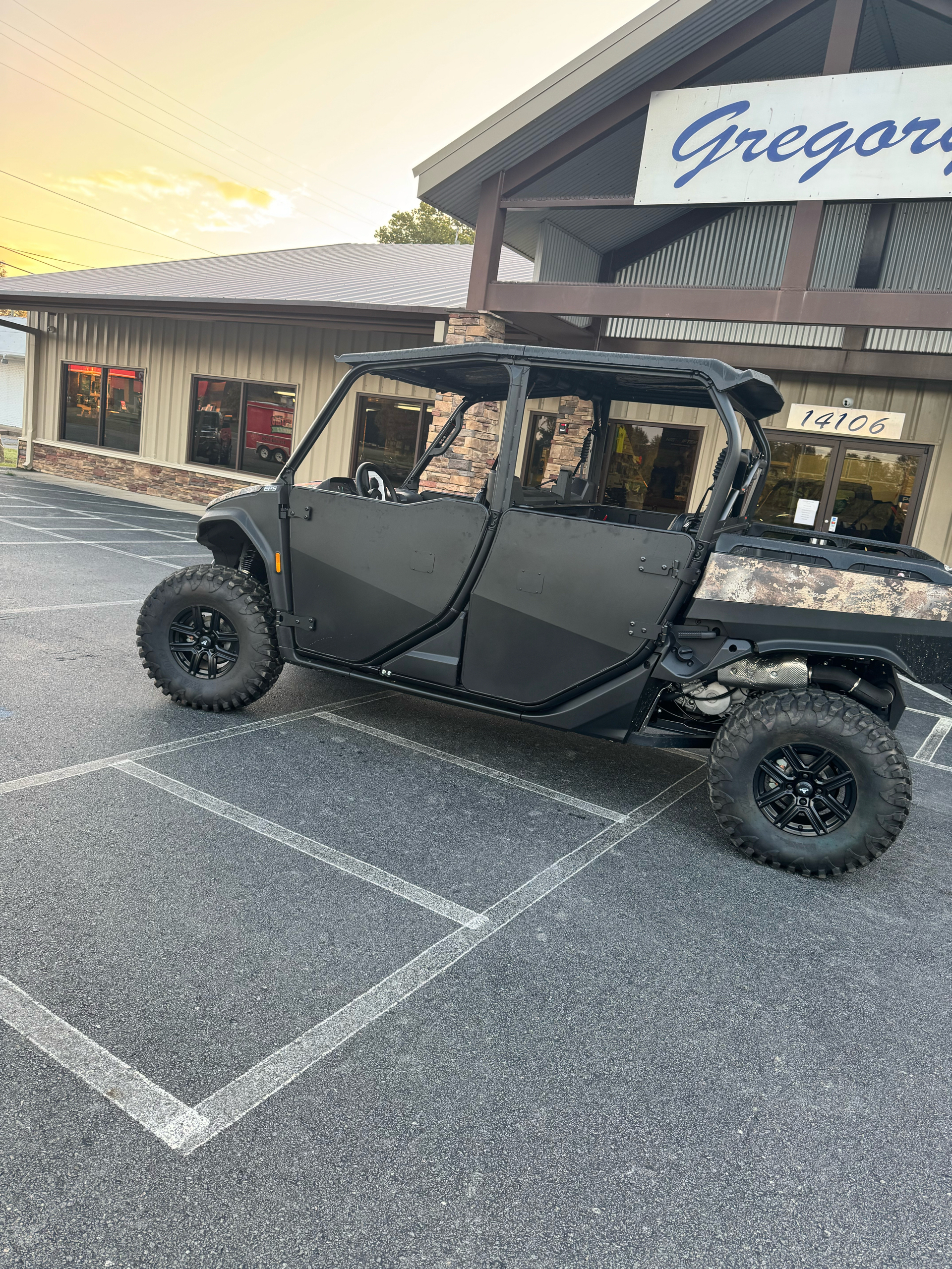2024 Segway Powersports UT10 P Crew in Jacksonville, Arkansas - Photo 3