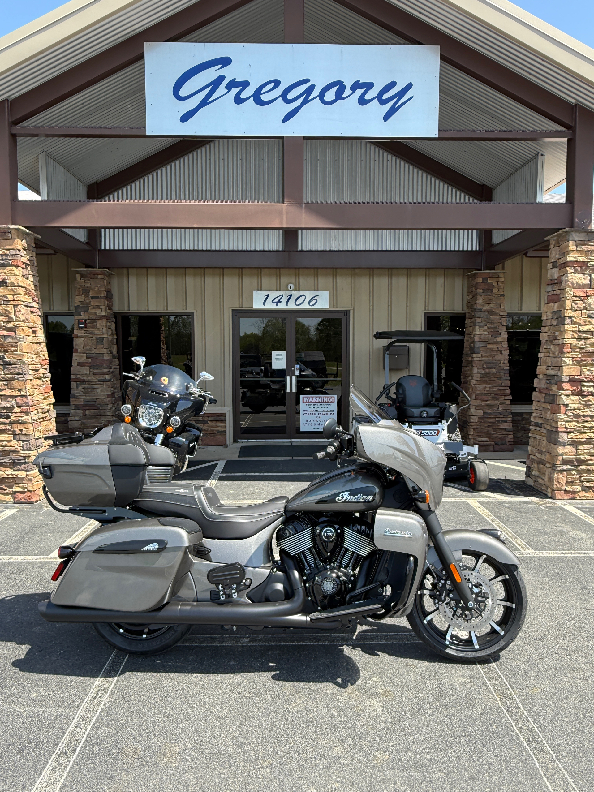 2025 Indian Motorcycle Roadmaster® Dark Horse® with PowerBand Audio Package in Jacksonville, Arkansas - Photo 1