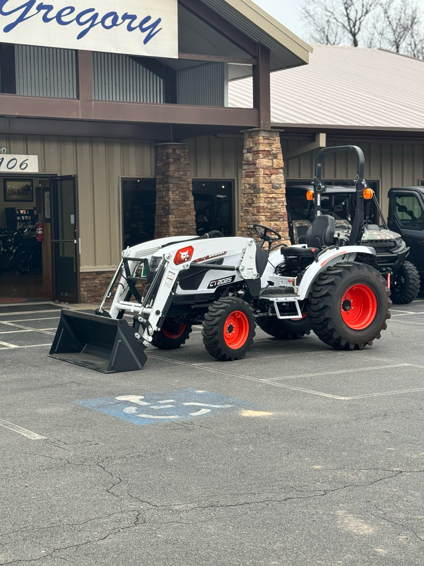 2024 Bobcat CT2025 HST in Jacksonville, Arkansas - Photo 2