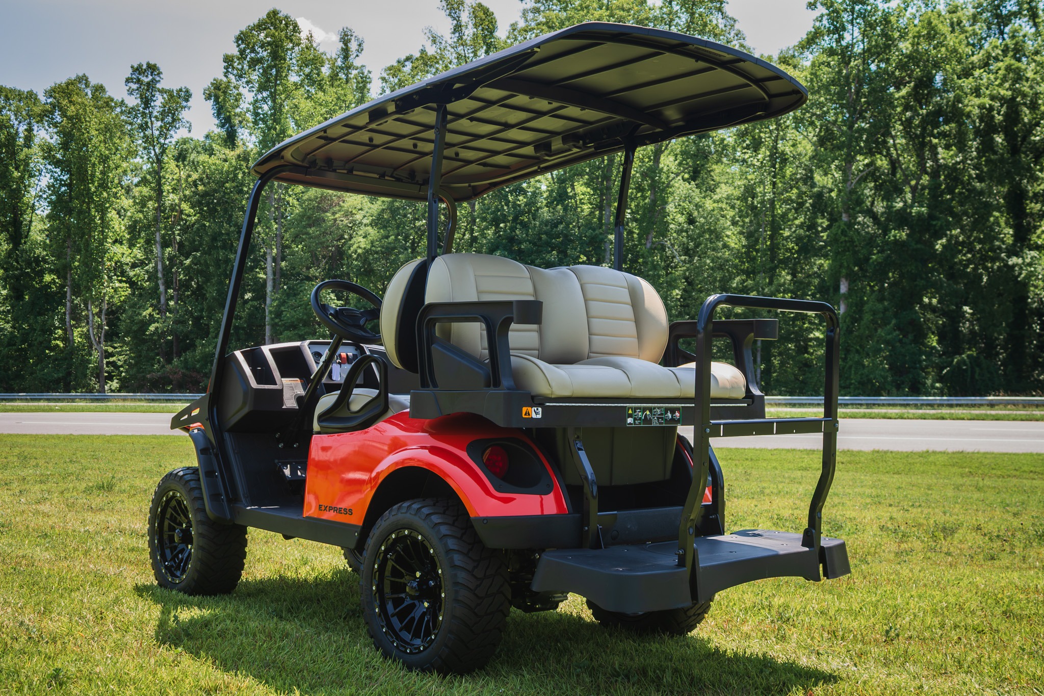 2025 EZGO EXPRESS photo 2