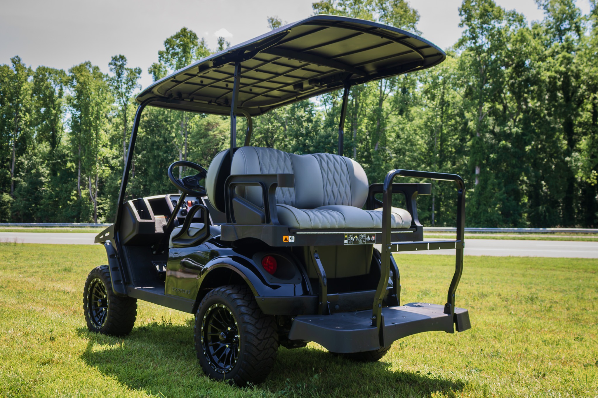 2025 EZGO EXPRESS photo 2