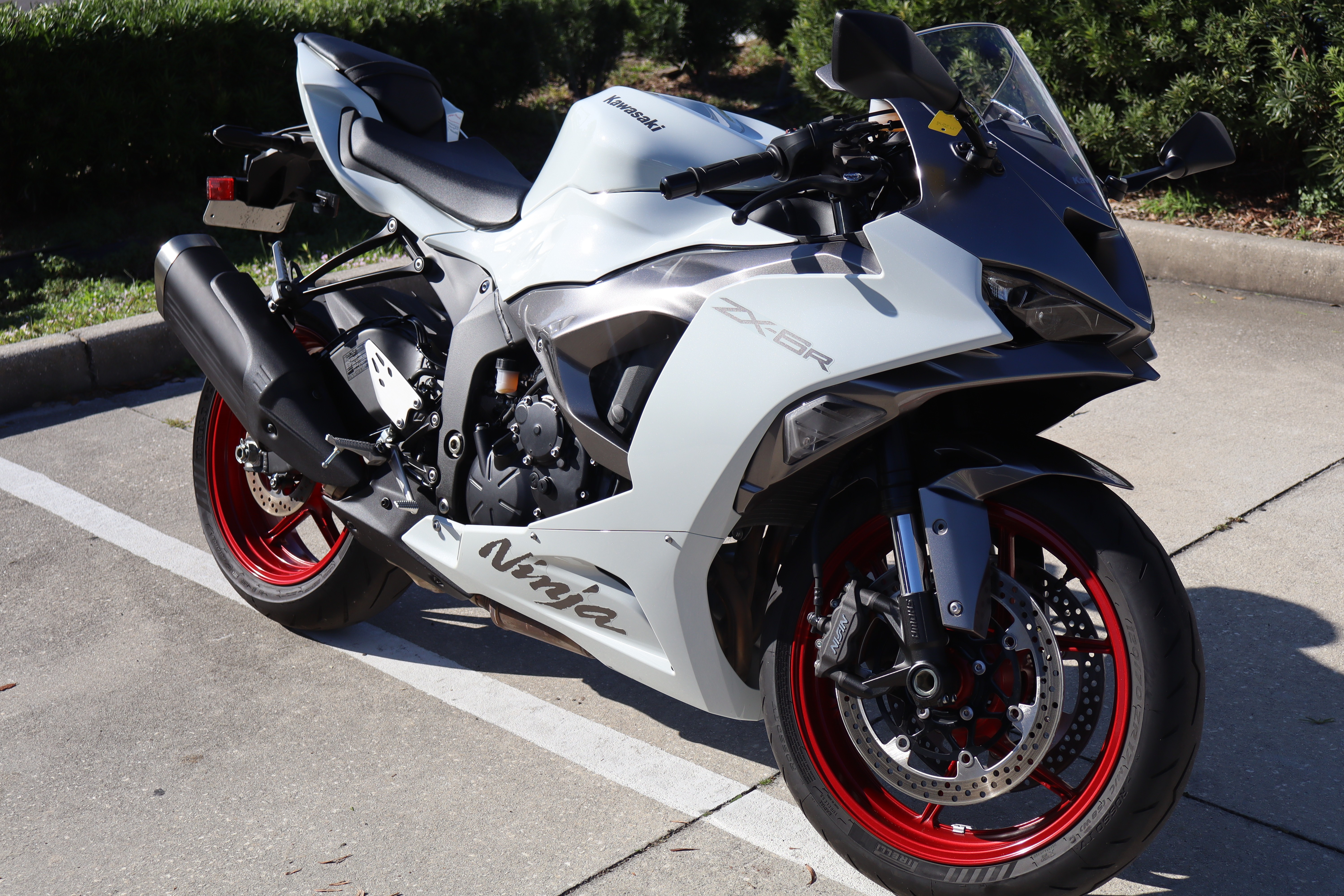 三*途様 最安値Racer Worldwide white SHEEPASKIN New 2025 Kawasaki Ninja® ZX™-6R ABS, De Pere WI | Specs, Price