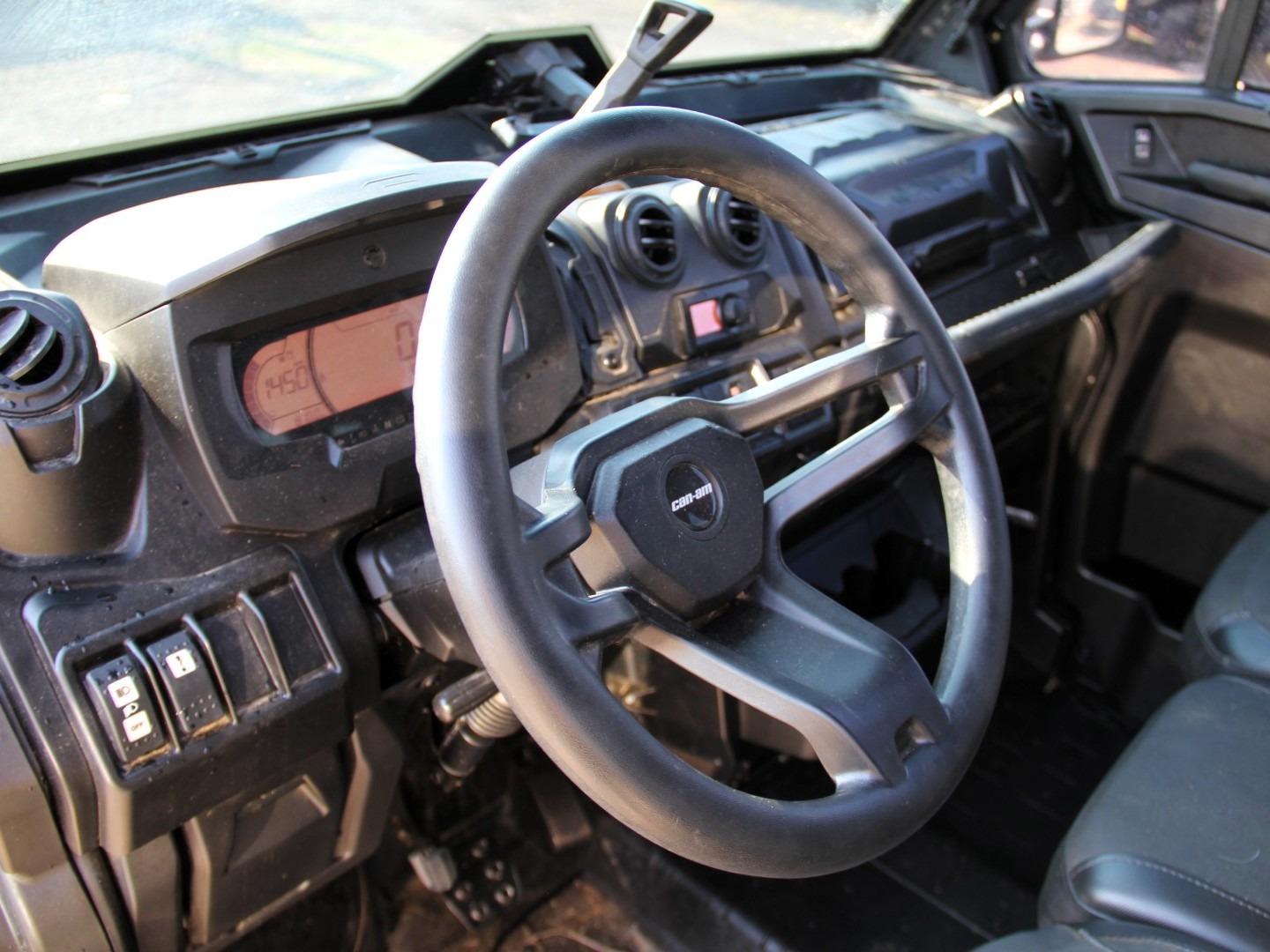 2025 Can-Am™ Defender MAX Lone Star CAB 6