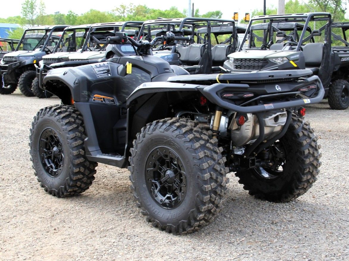 2026 Can-Am™ Outlander Backcountry 1000R 5