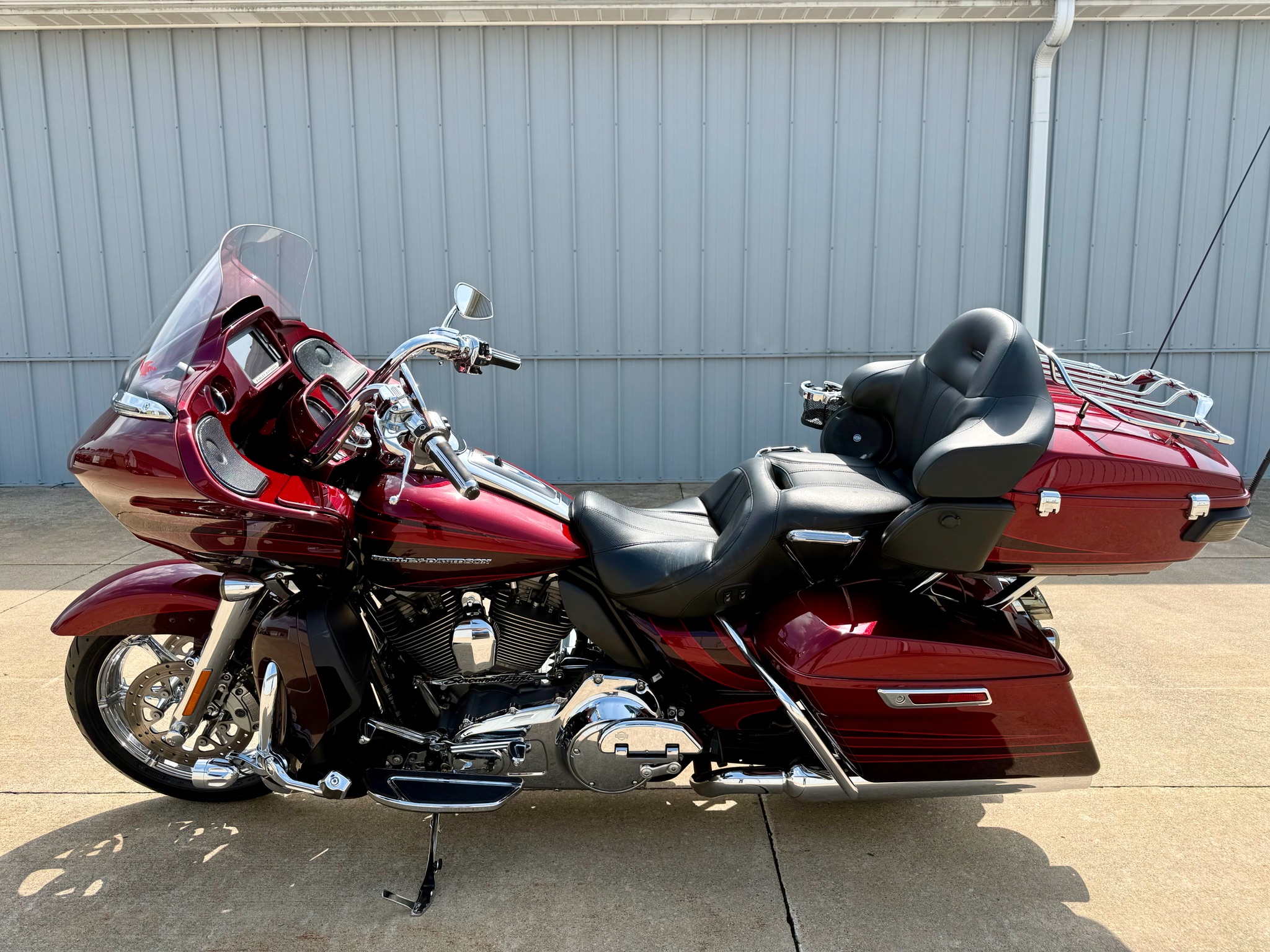 2015 Harley-Davidson CVO Road Glide® Ultra 2