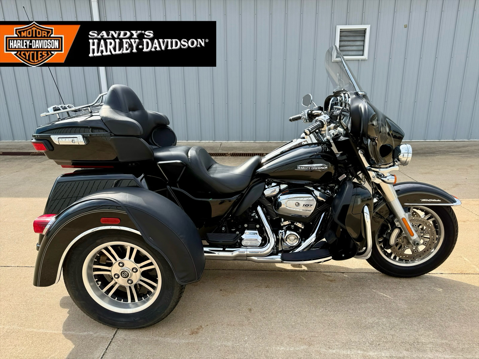 Used 2017 Harley-Davidson Tri Glide® Ultra Vivid Black Trikes in