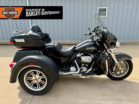 Used 2017 Harley-Davidson Tri Glide® Ultra Vivid Black Trikes in