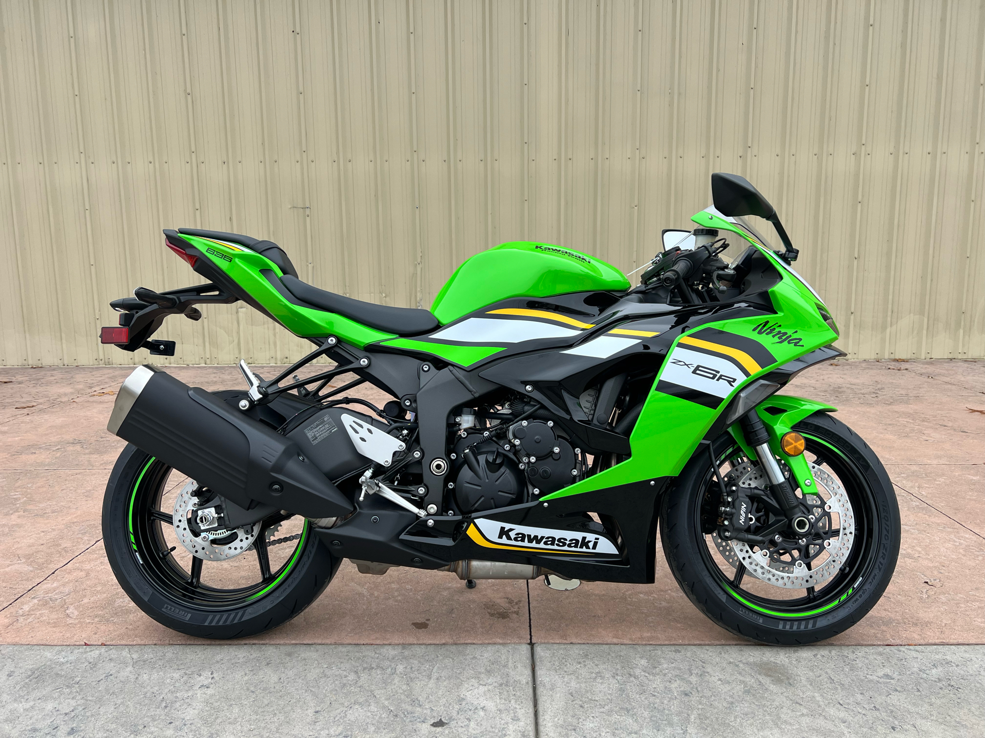 New 2025 Kawasaki Ninja ZX-6R, Michigan Center MI | Specs