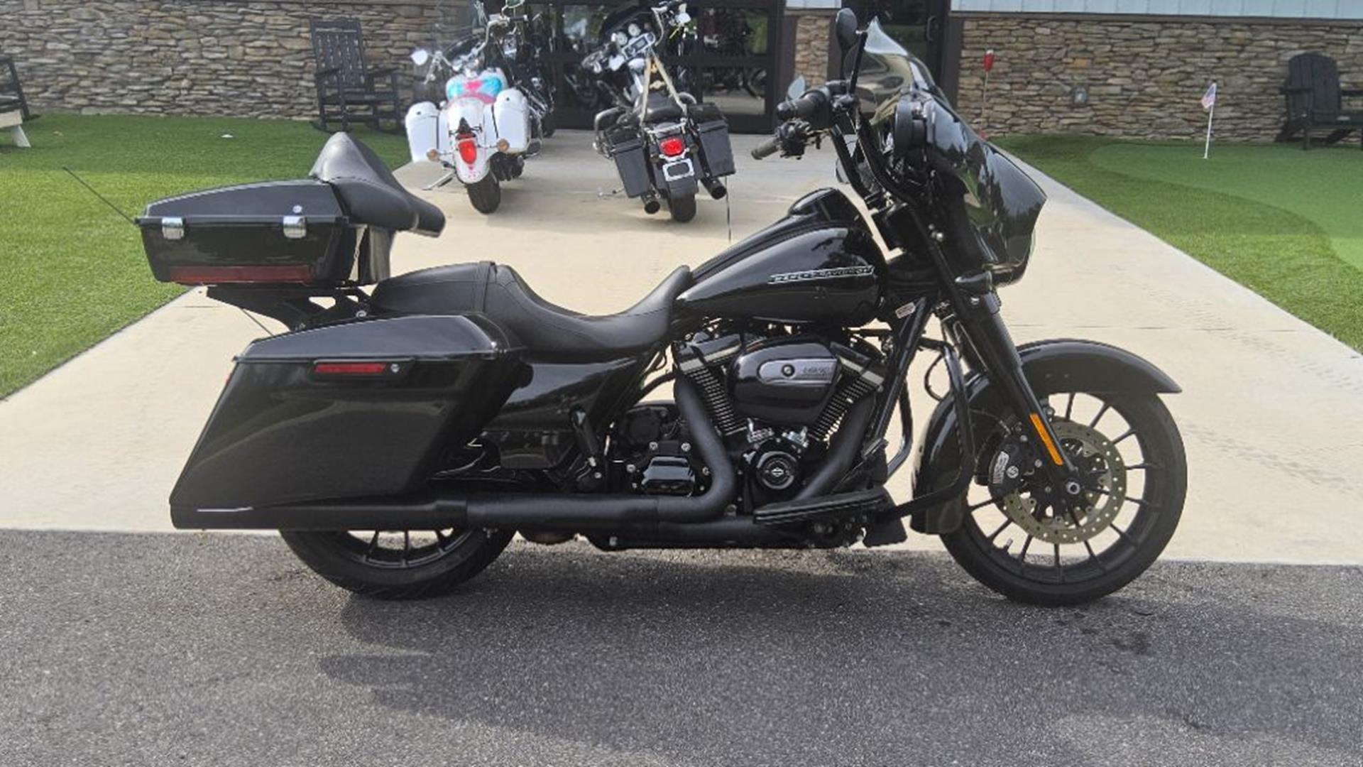 2018 Harley-Davidson Street Glide® Special 1