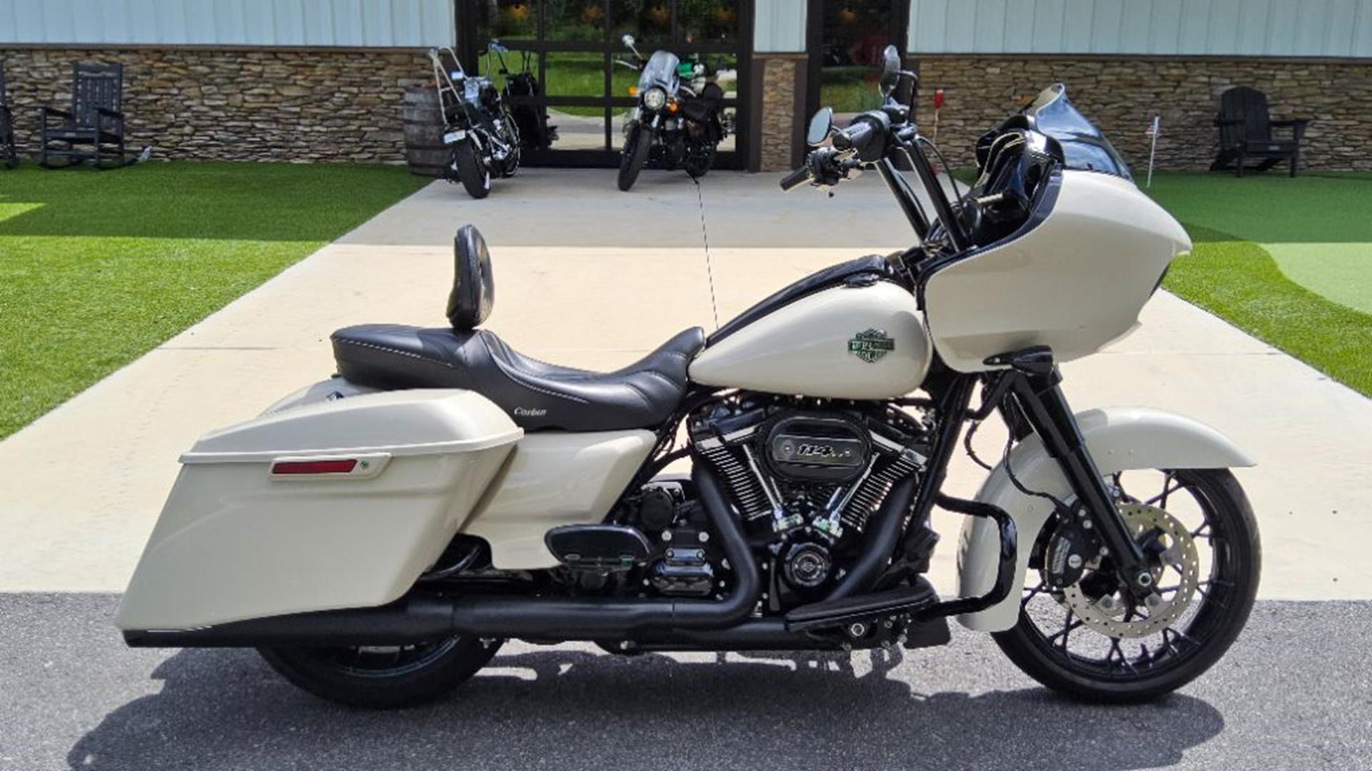 2022 Harley-Davidson Road Glide® Special 1