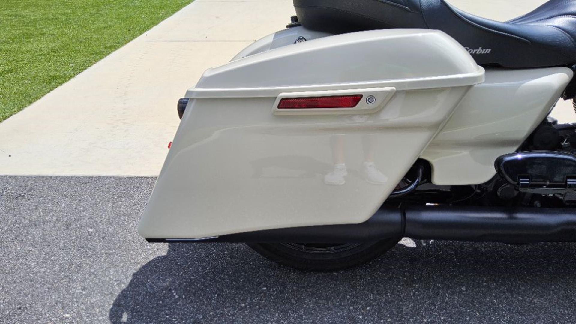 2022 Harley-Davidson Road Glide® Special 3