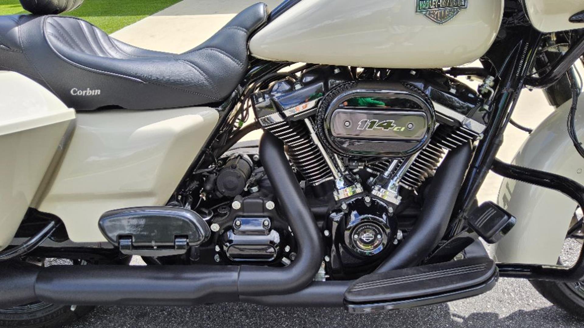 2022 Harley-Davidson Road Glide® Special 4