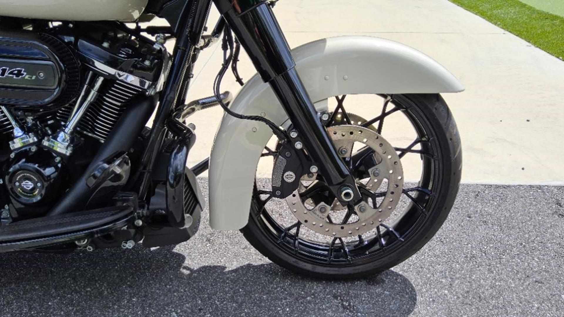 2022 Harley-Davidson Road Glide® Special 5