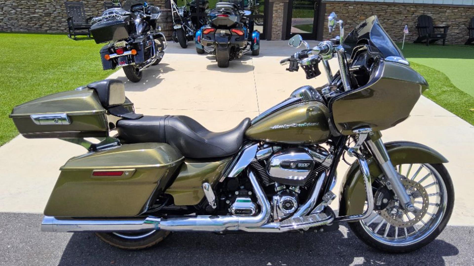 2017 Harley-Davidson Road Glide® Special 1