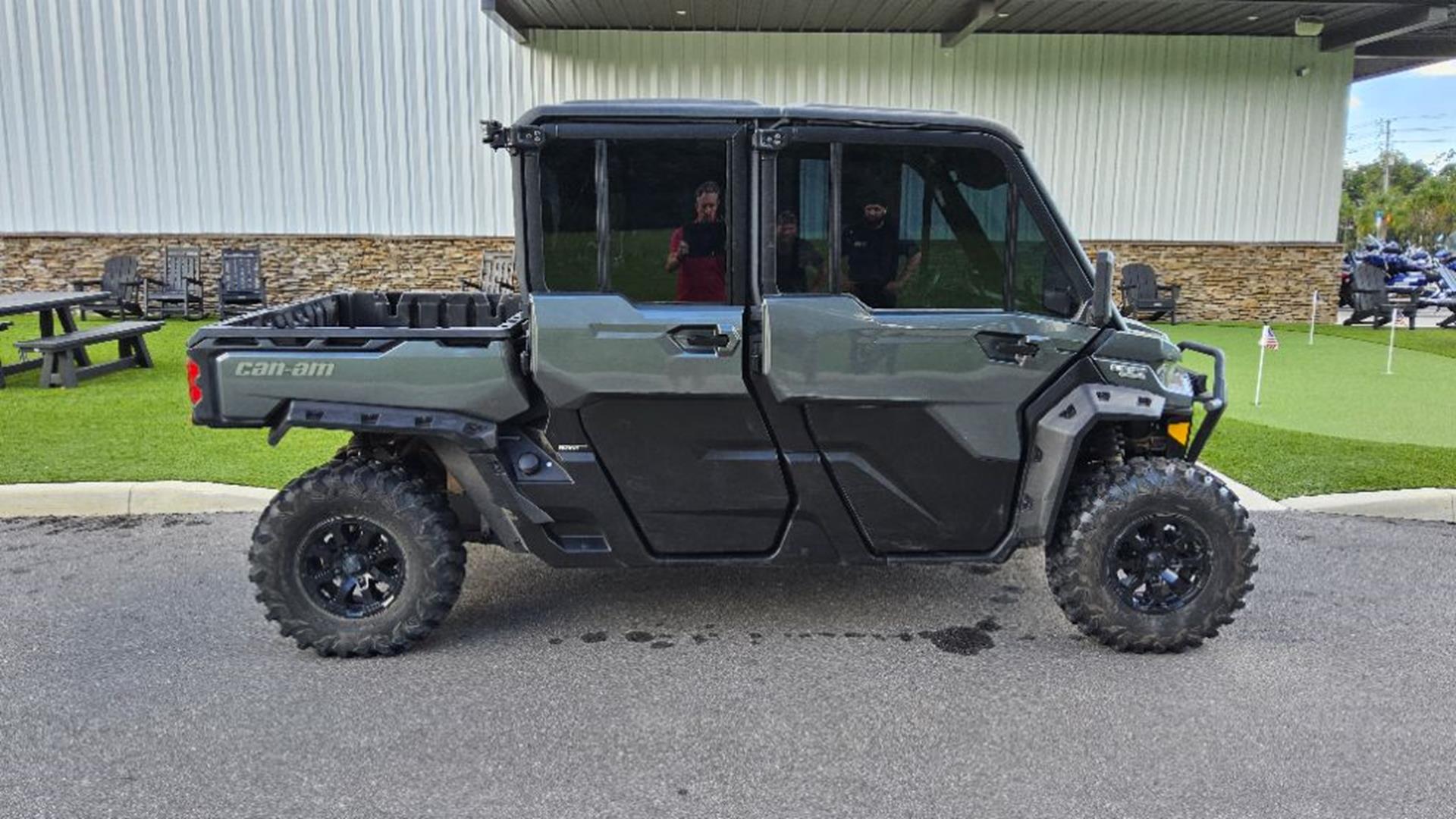 2023 Can-Am™ Defender MAX DPS HD9 1