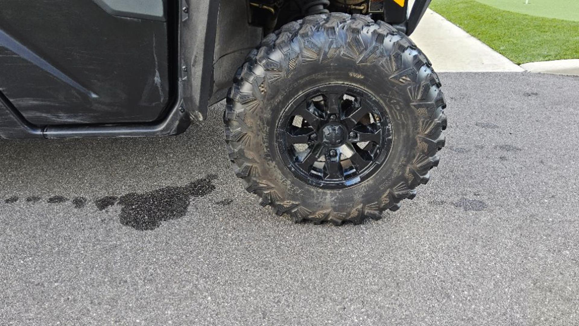 2023 Can-Am™ Defender MAX DPS HD9 5