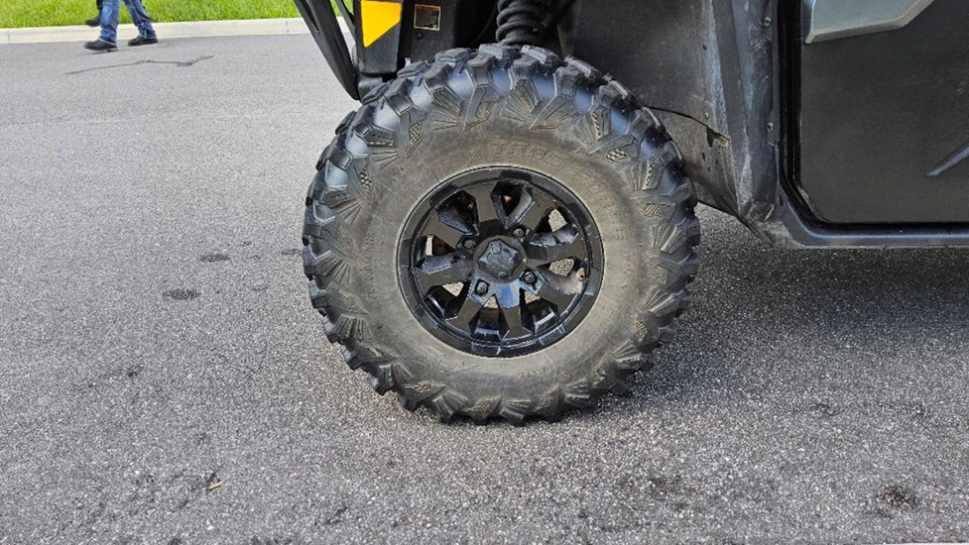 2023 Can-Am™ Defender MAX DPS HD9 7