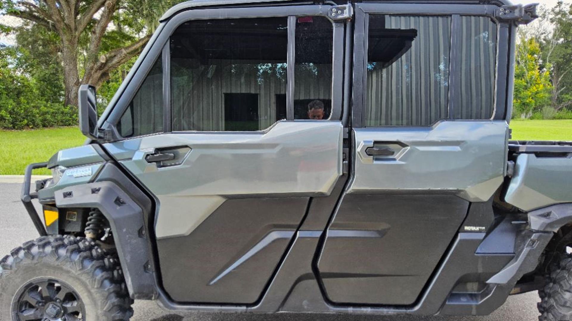 2023 Can-Am™ Defender MAX DPS HD9 8