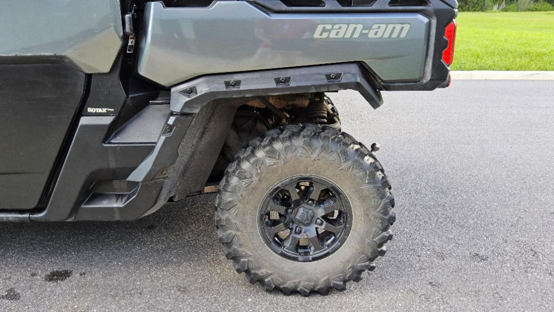 2023 Can-Am™ Defender MAX DPS HD9 9