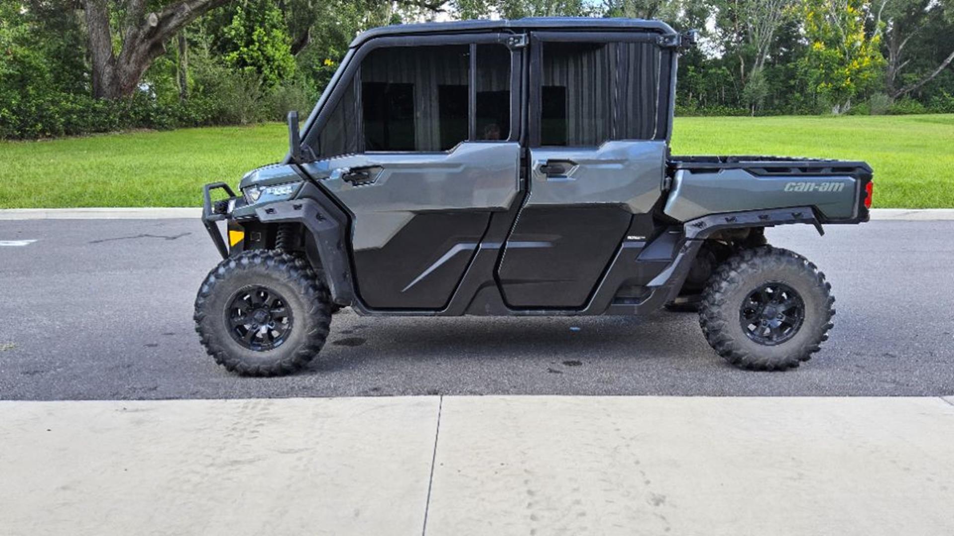 2023 Can-Am™ Defender MAX DPS HD9 10