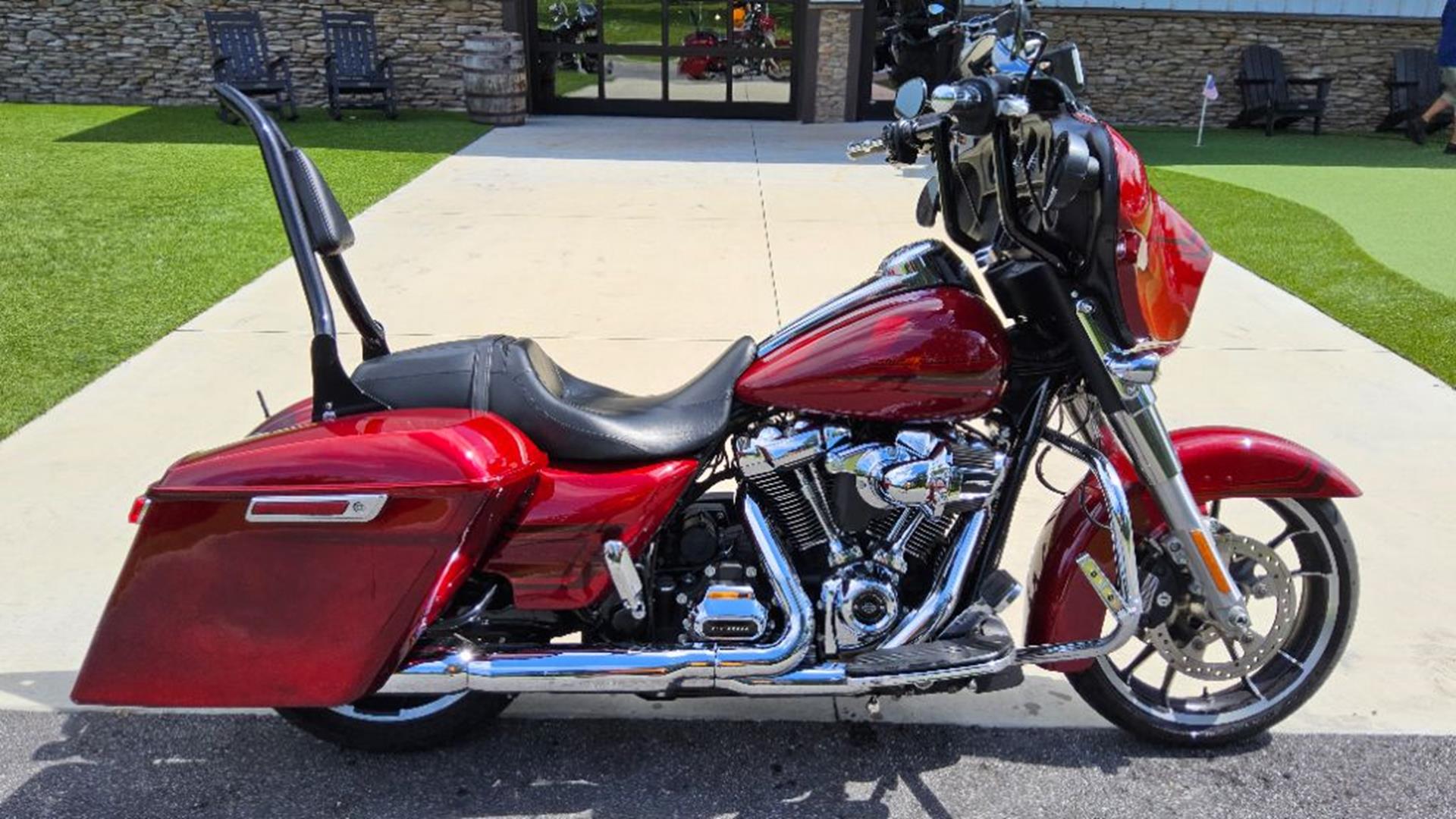 2020 Harley-Davidson Street Glide® 1