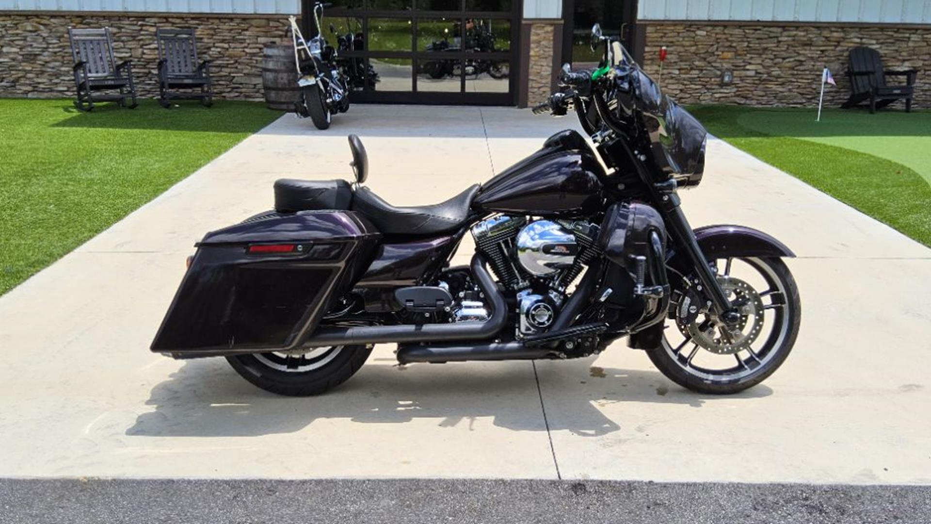 2016 Harley-Davidson Street Glide® Special 1