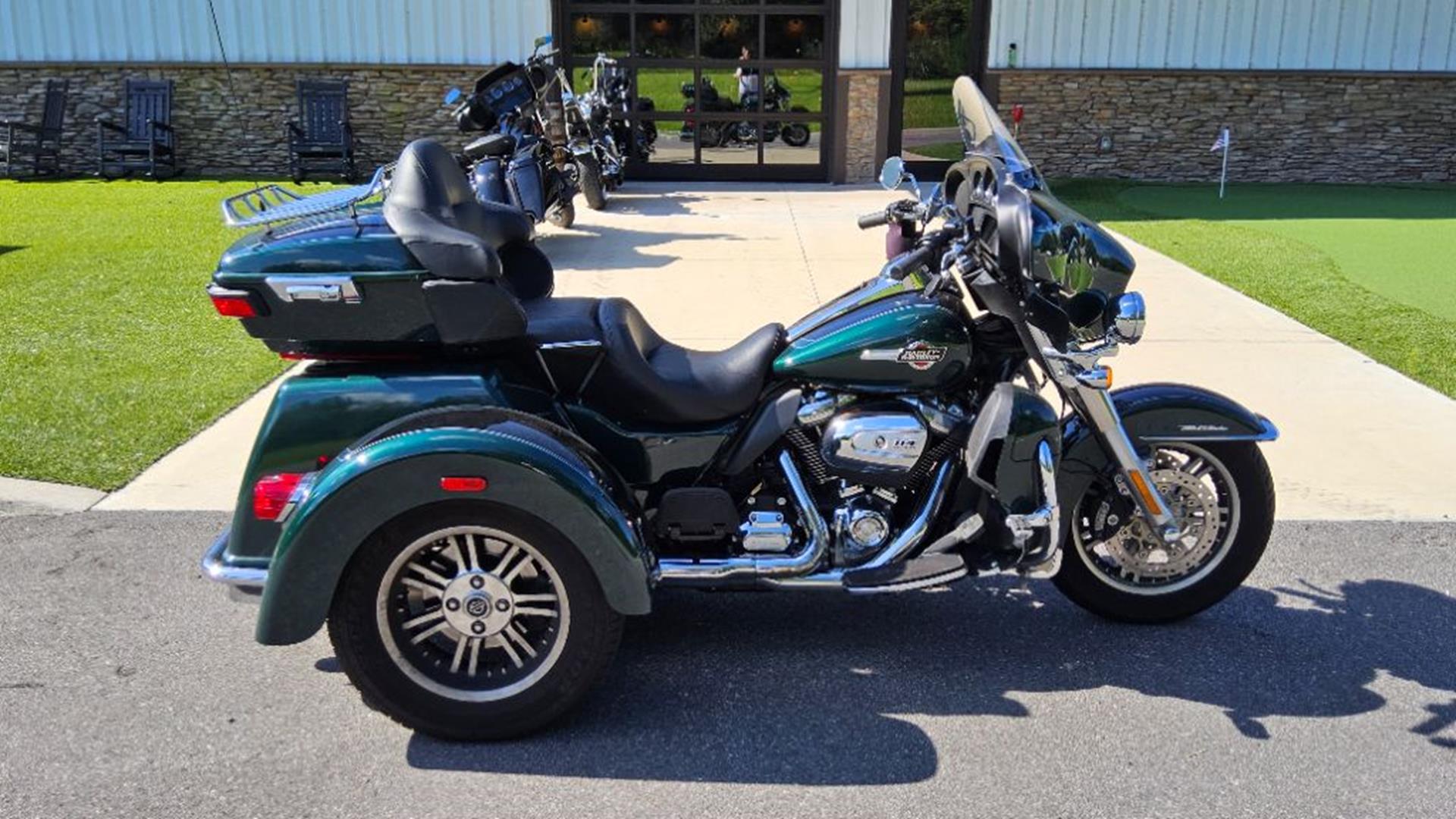2024 Harley-Davidson Tri Glide® Ultra 1