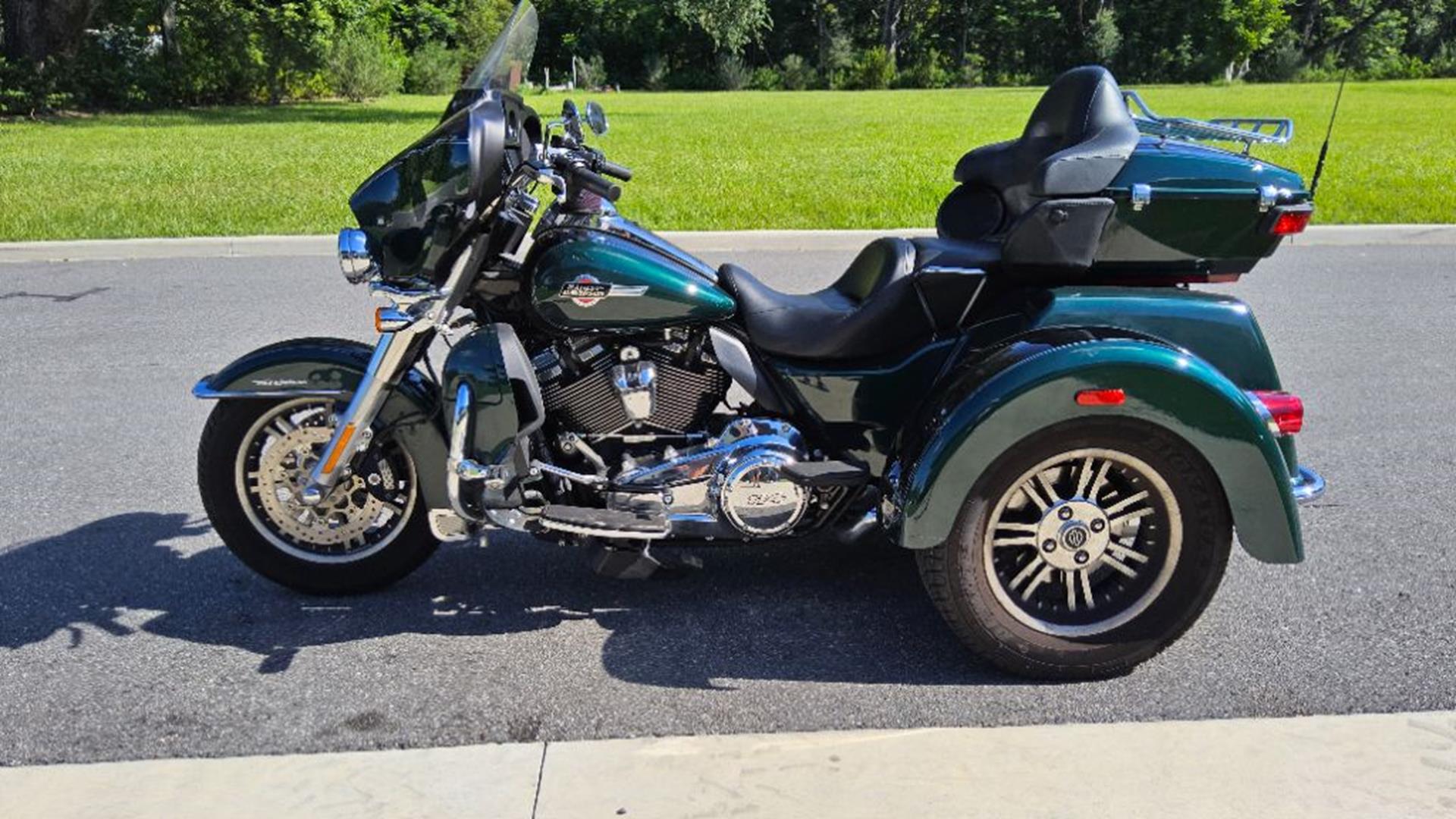 2024 Harley-Davidson Tri Glide® Ultra 10
