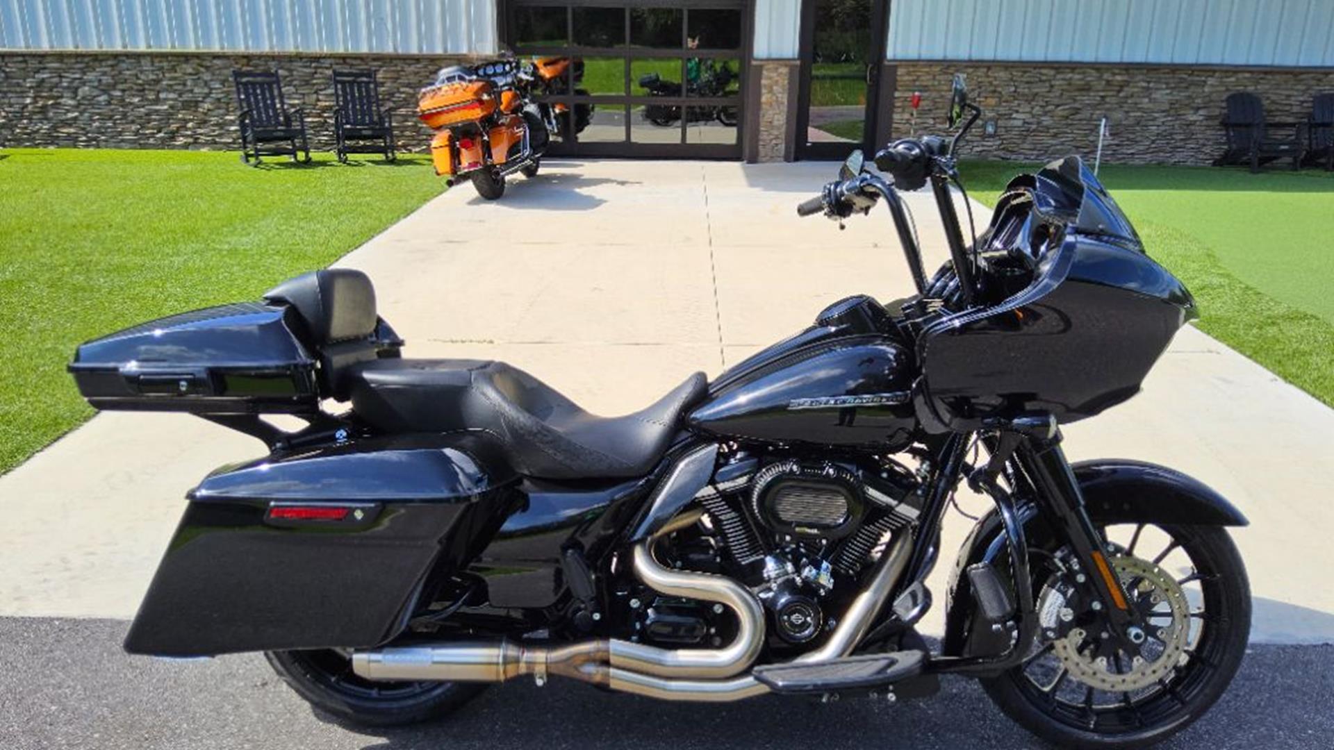 2019 Harley-Davidson Road Glide® Special 1