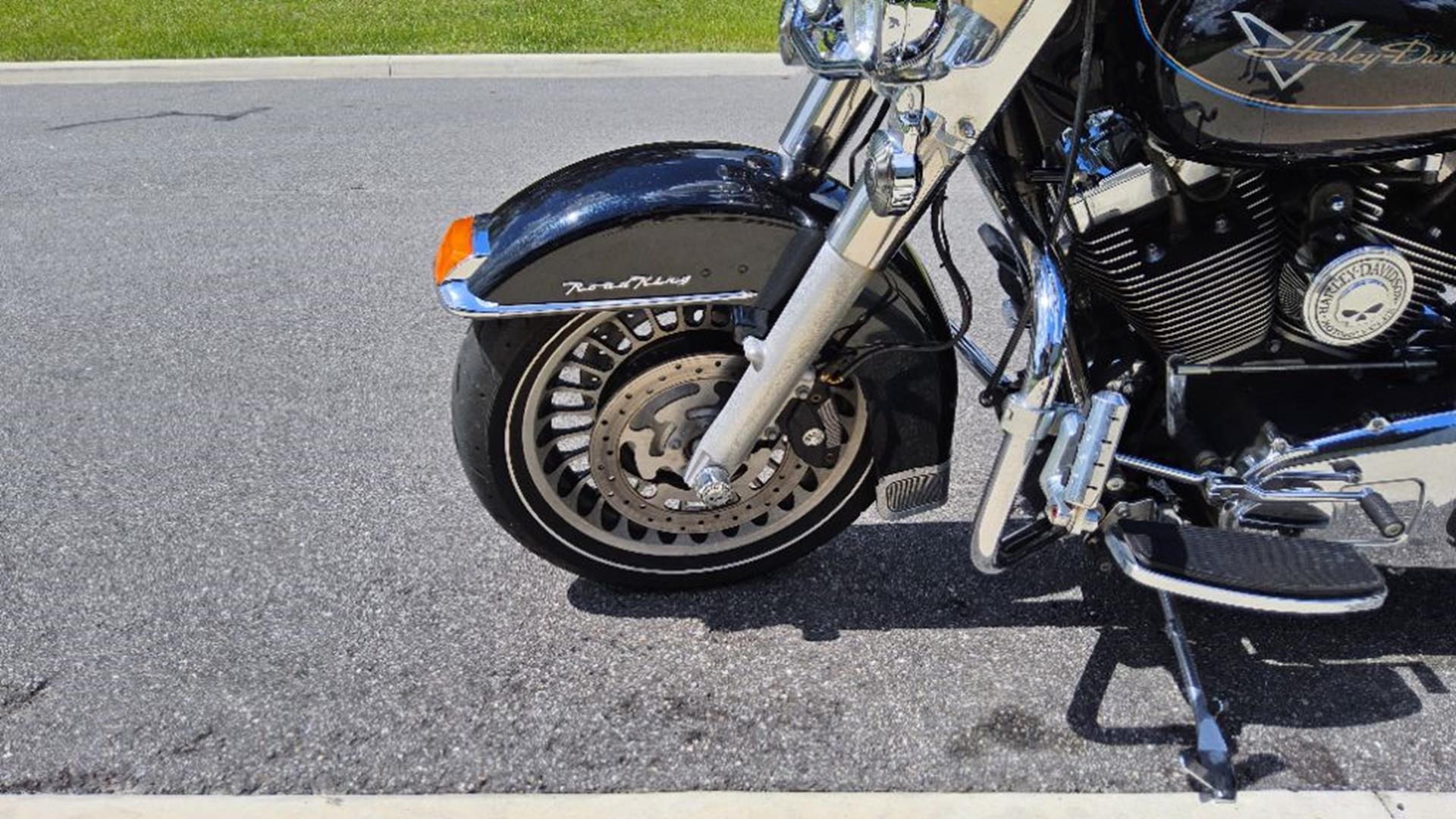 2012 Harley-Davidson Road King® 7