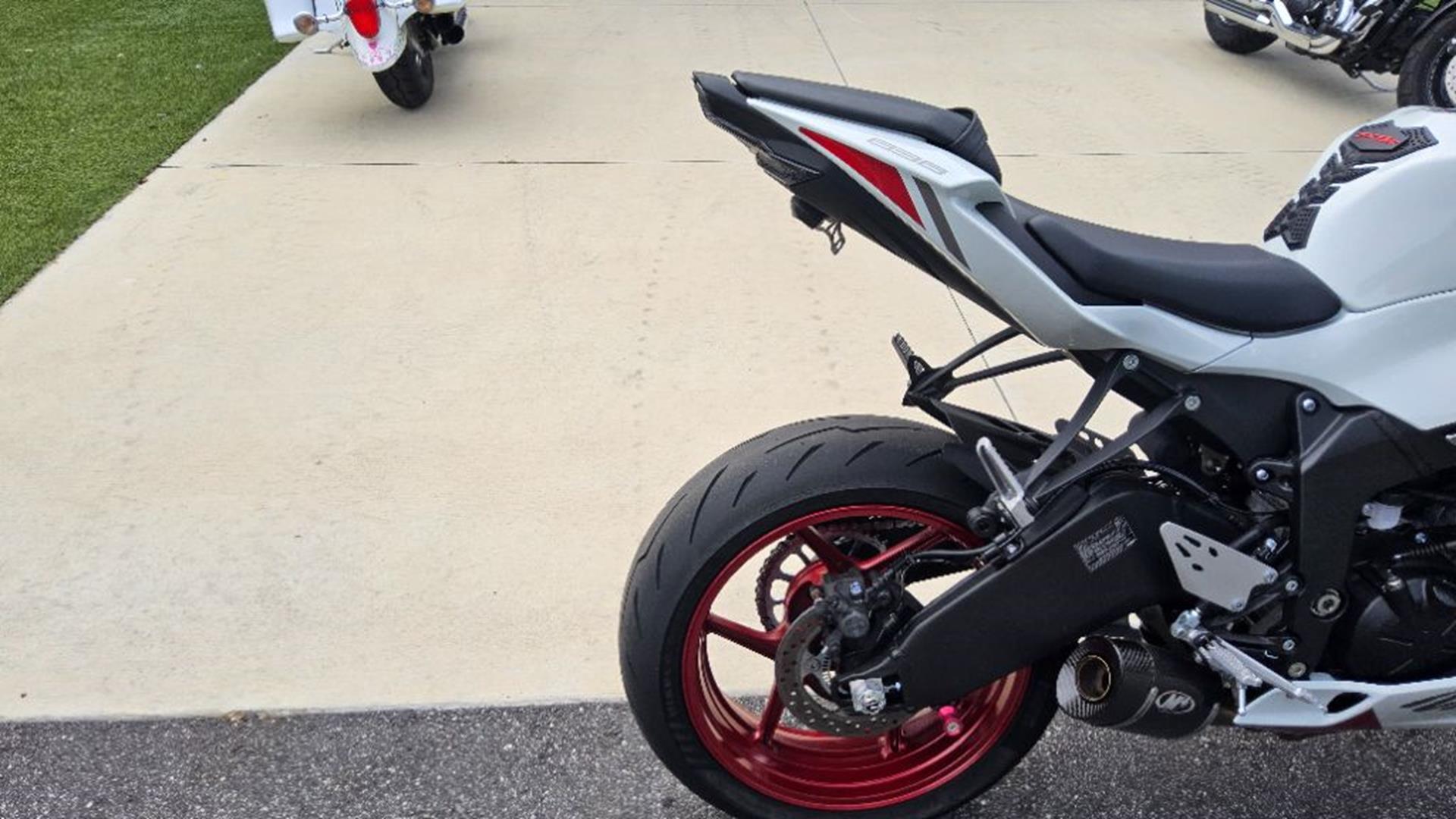 2025 Kawasaki Ninja® ZX-6R 3