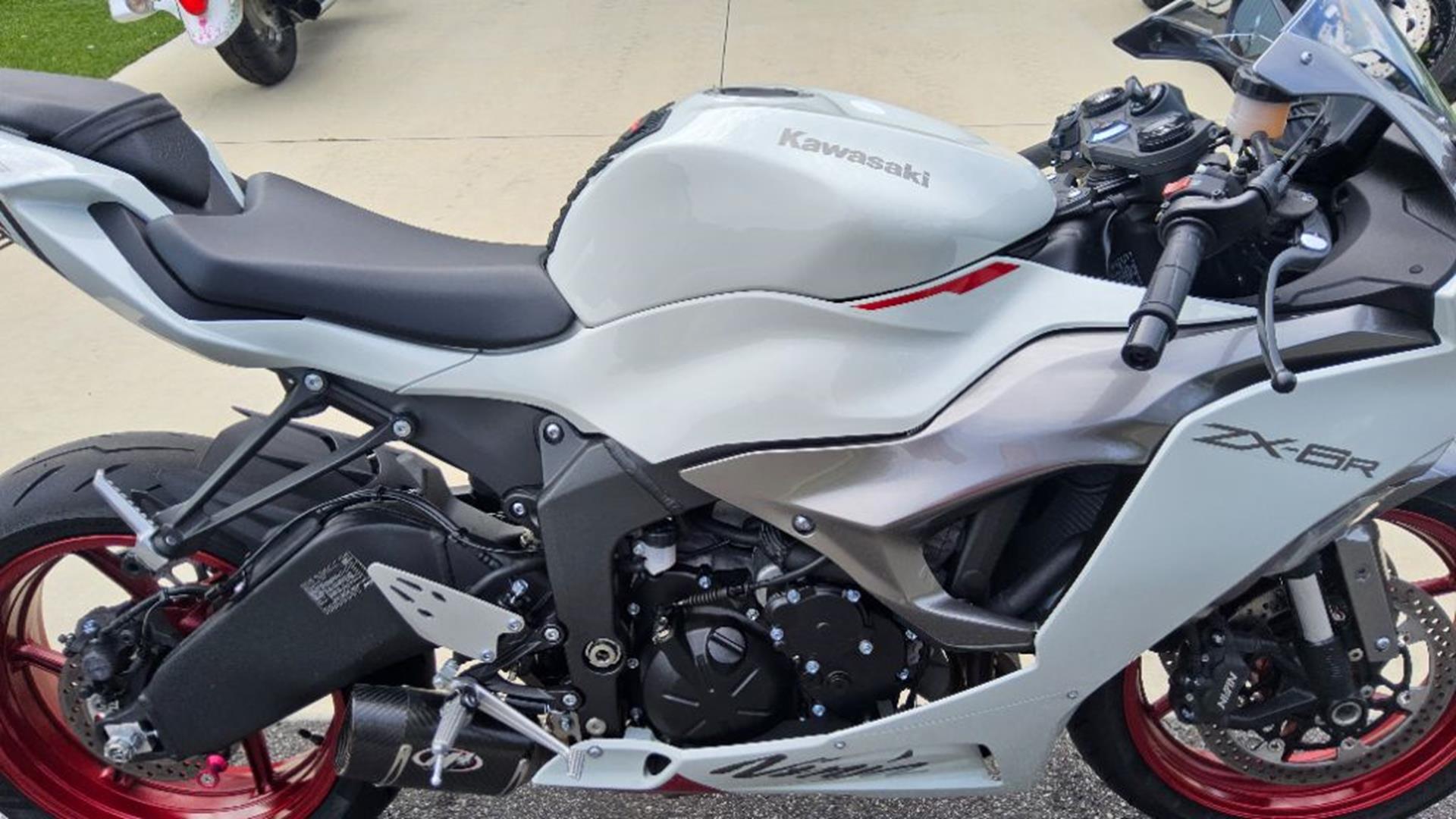 2025 Kawasaki Ninja® ZX-6R 4