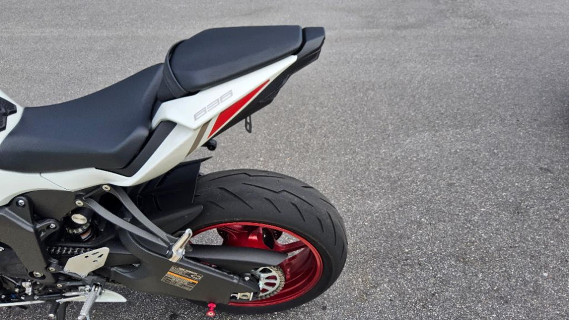 2025 Kawasaki Ninja® ZX-6R 9