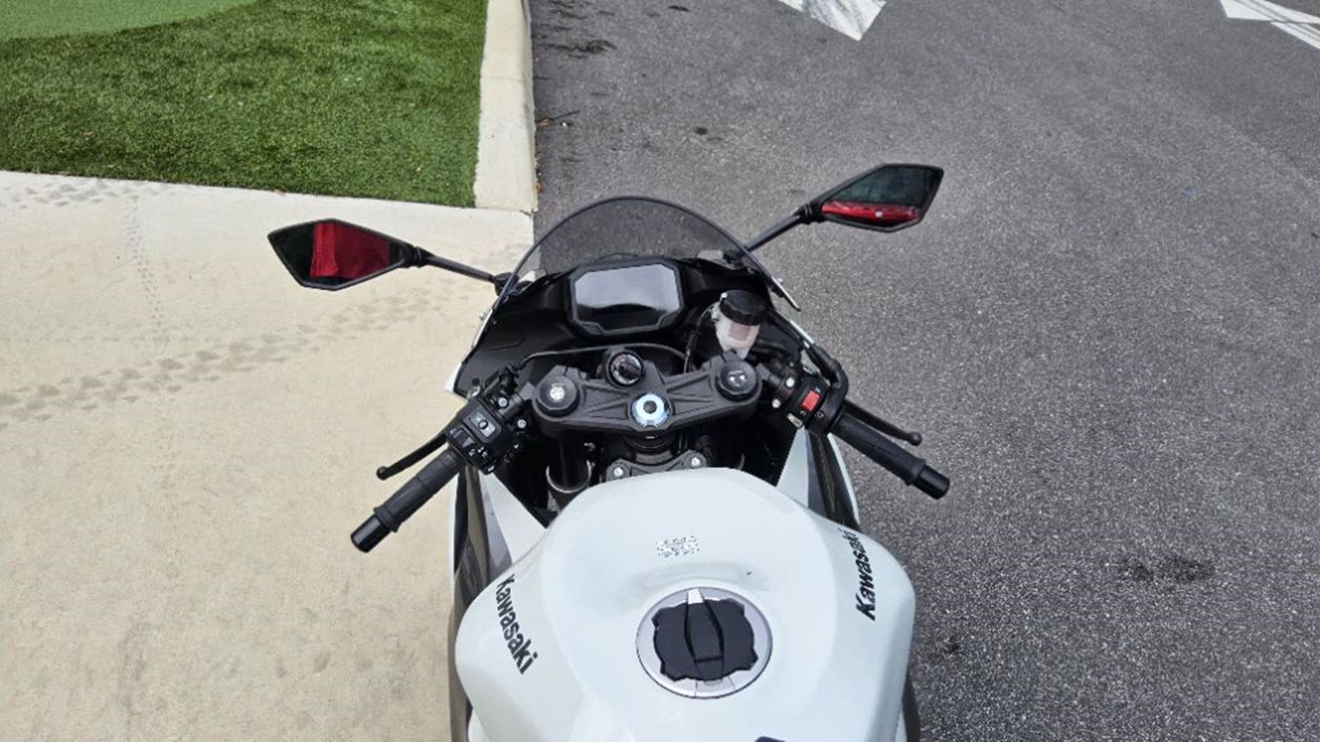 2025 Kawasaki Ninja® ZX-6R 11