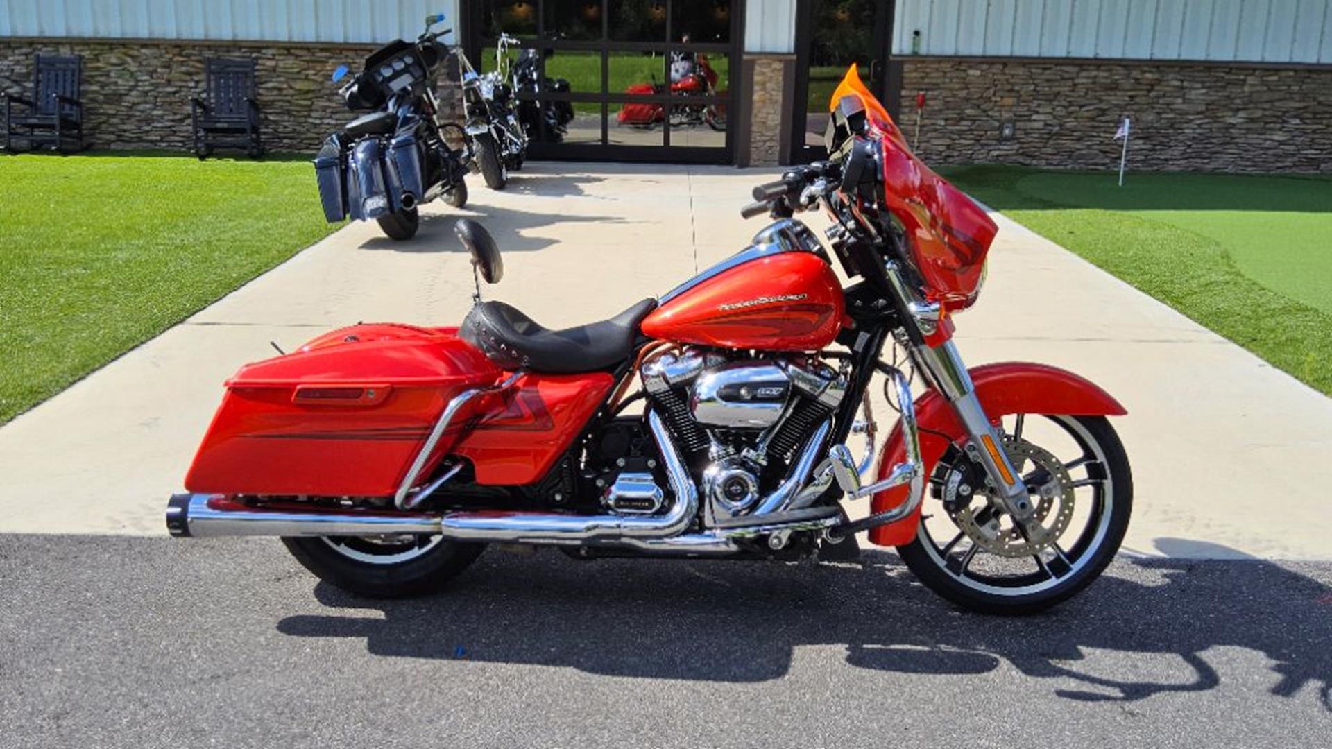 2017 Harley-Davidson Street Glide® 1